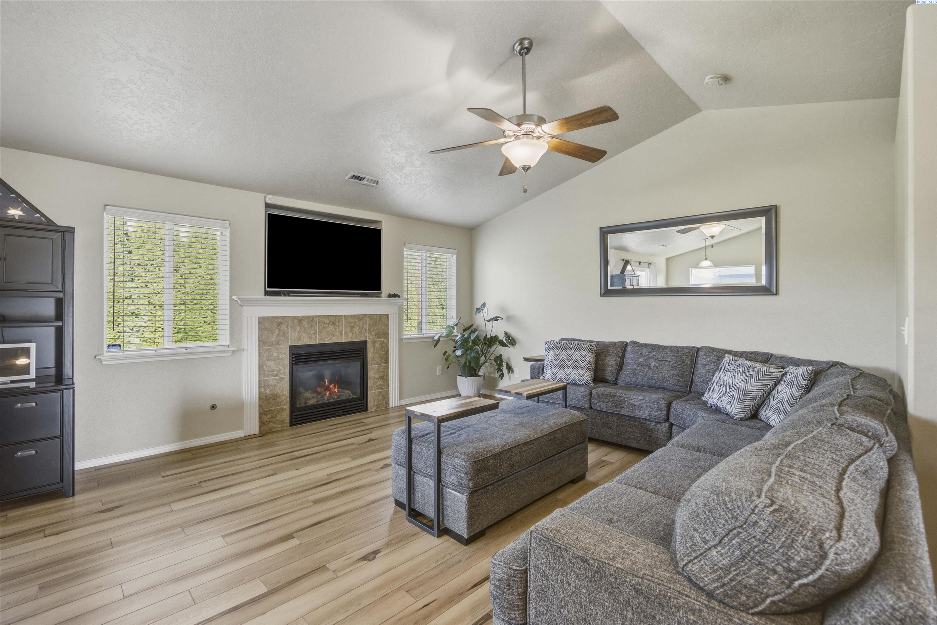 6106 Westport Ln, Pasco, WA 99301
