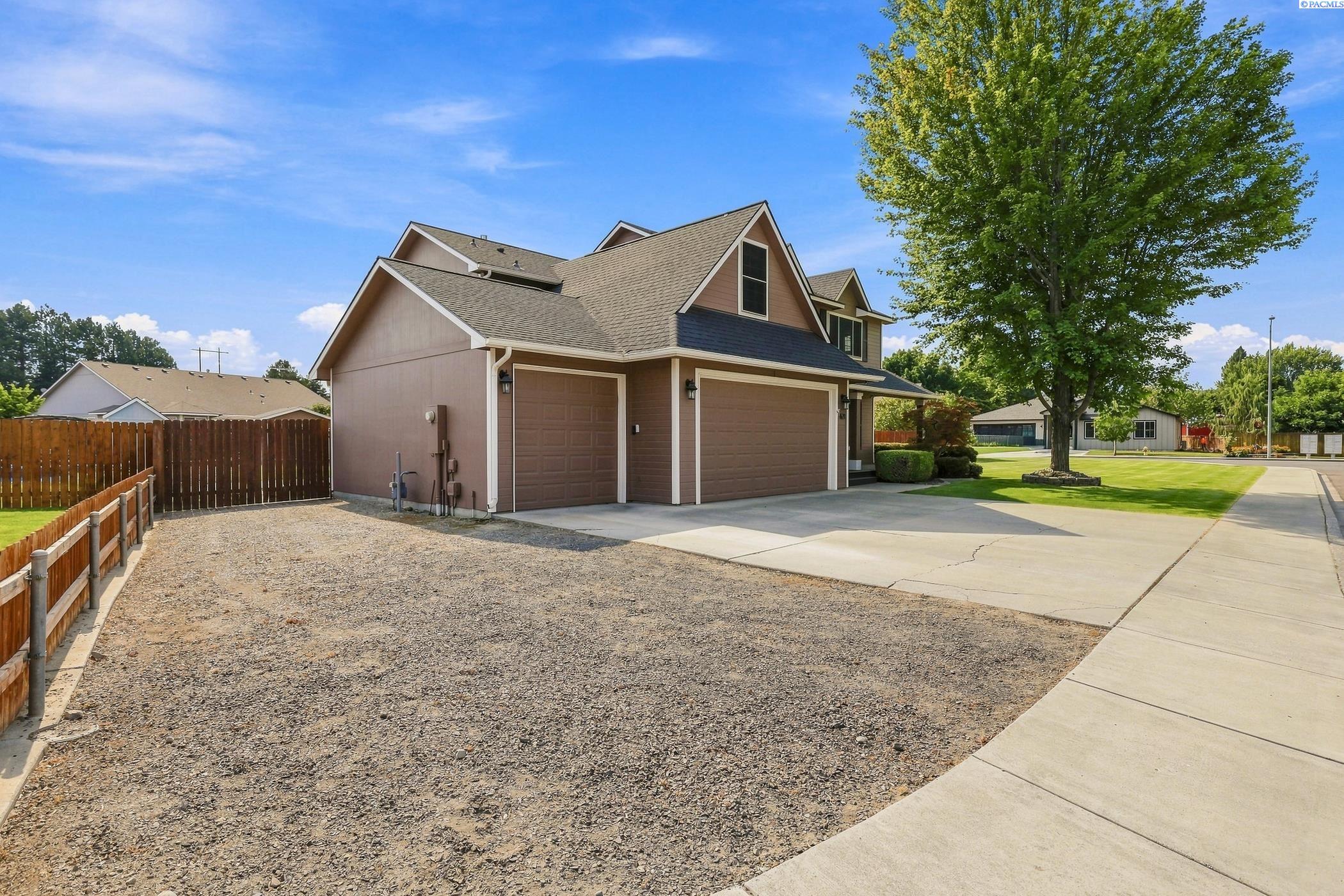 621 S Young Ct, Kennewick, WA 99336