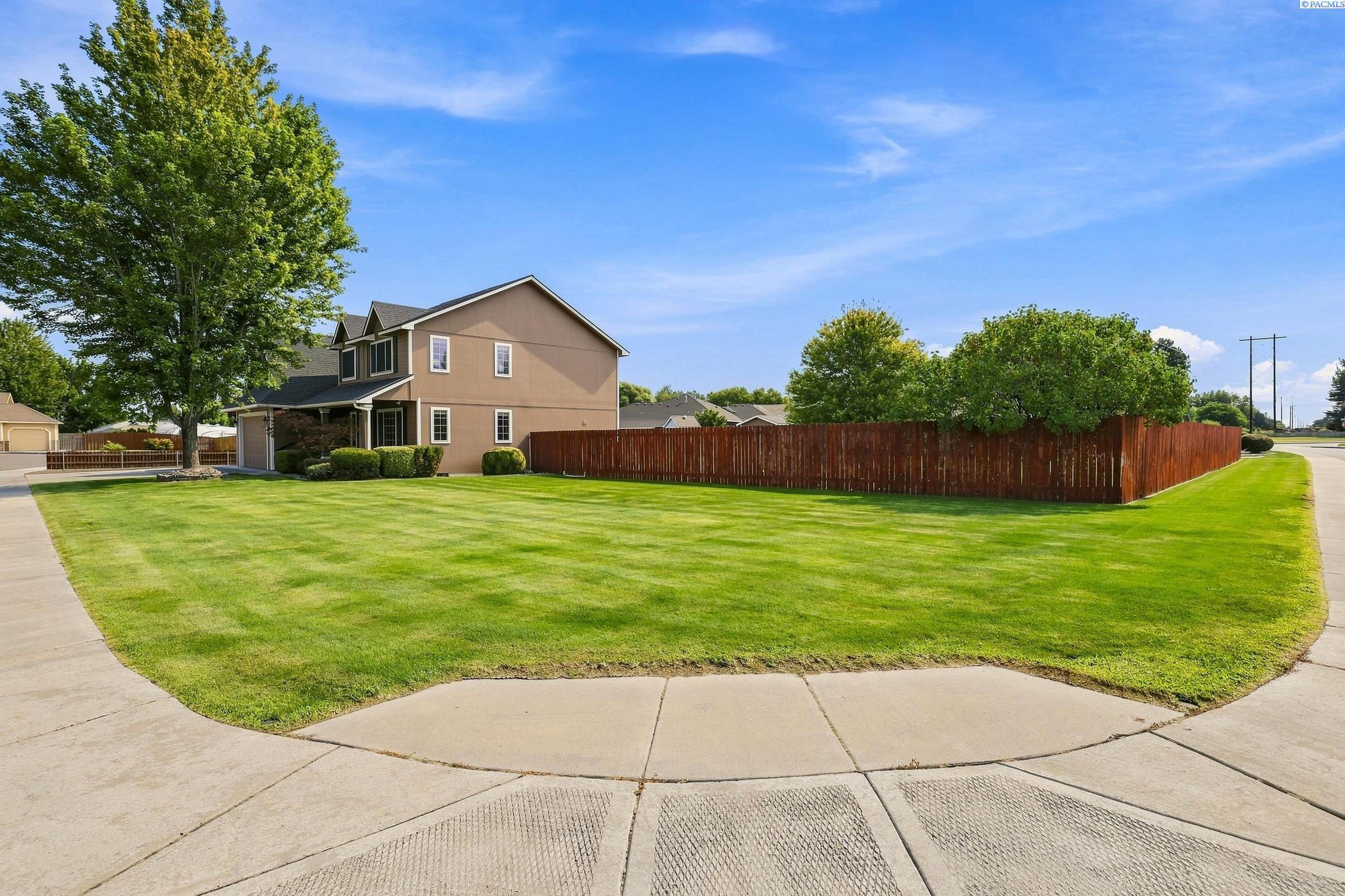 621 S Young Ct, Kennewick, WA 99336