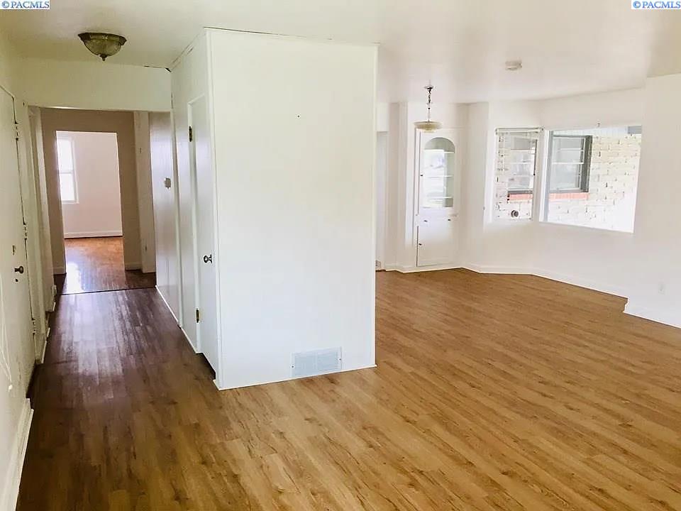 408 N Volland, Kennewick, WA 99336