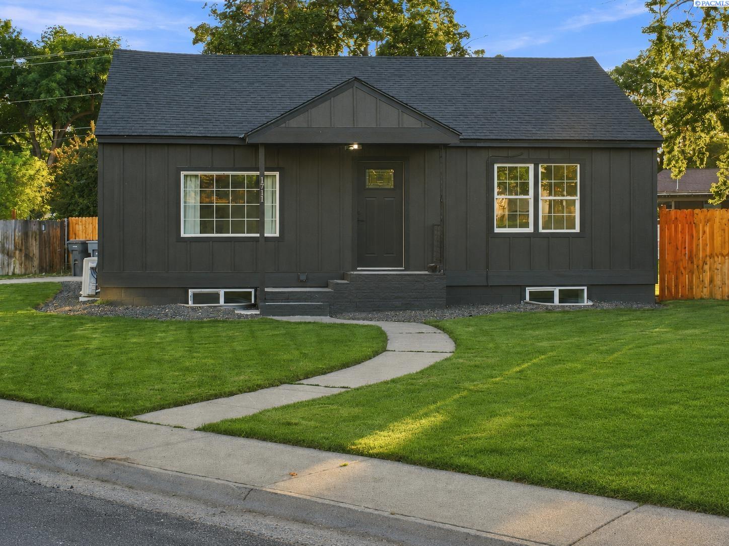 1711 Hunt Ave, Richland, WA 99354