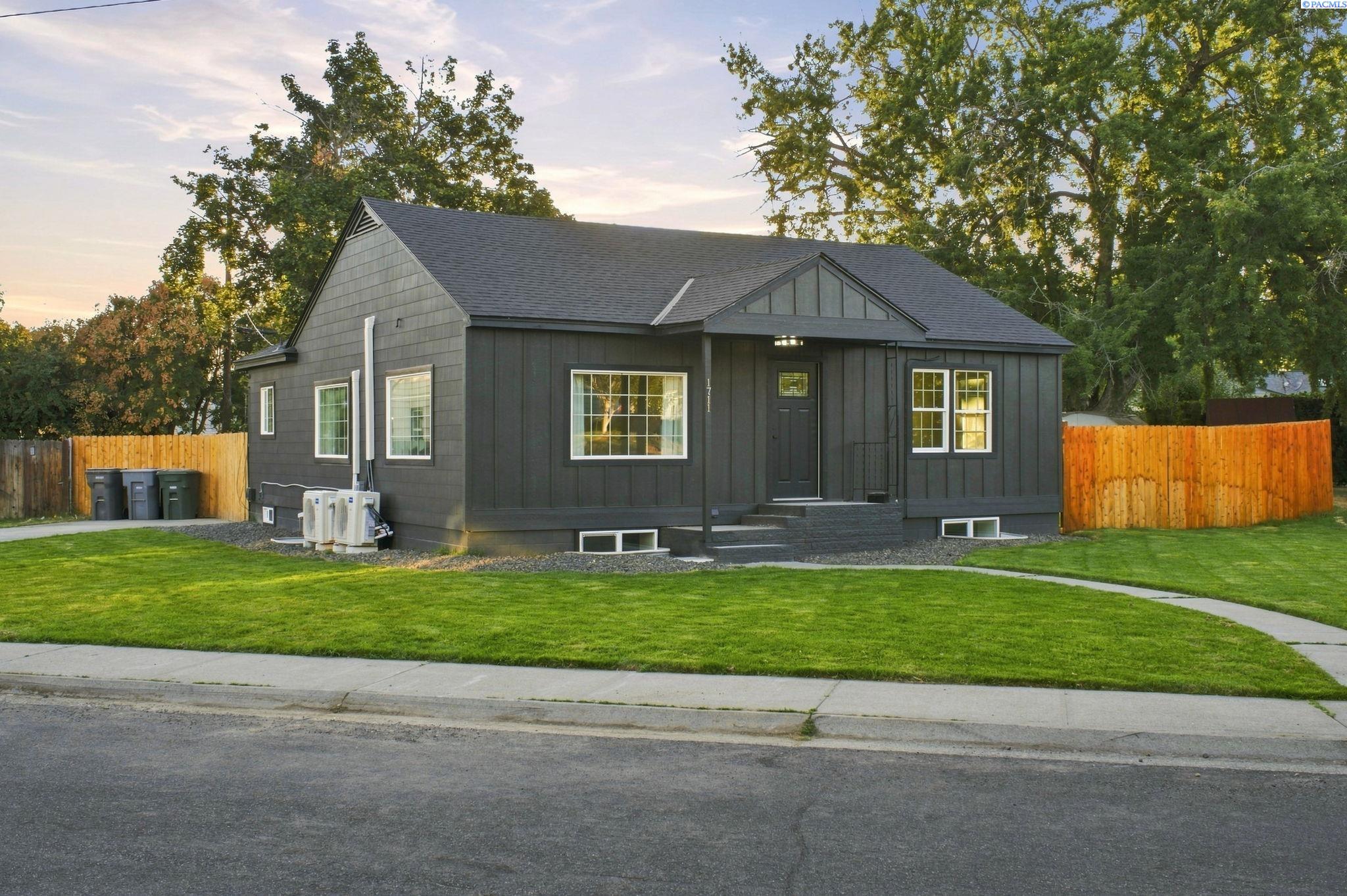 1711 Hunt Ave, Richland, WA 99354