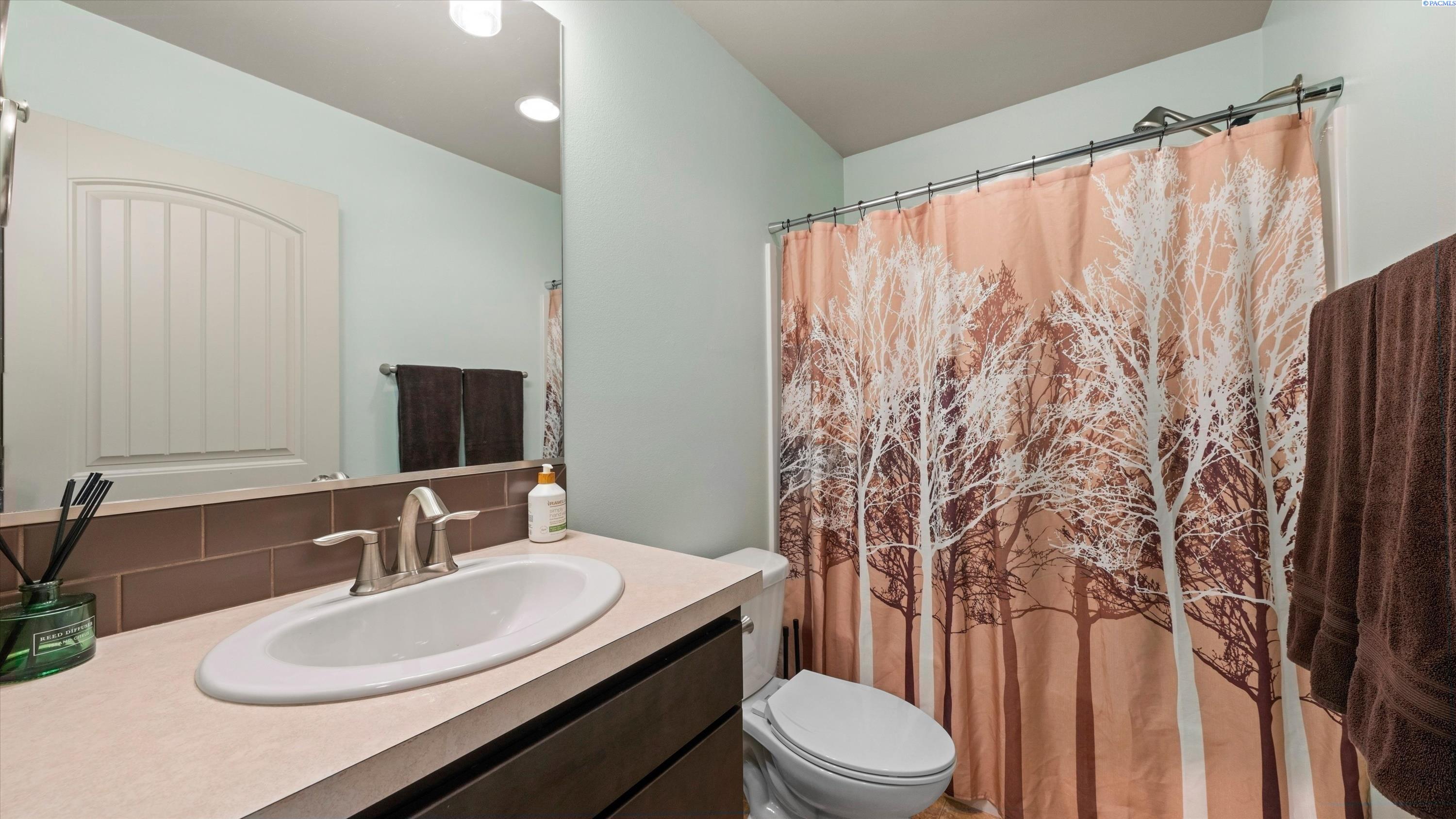 6017 Cotswold, Pasco, WA 99301