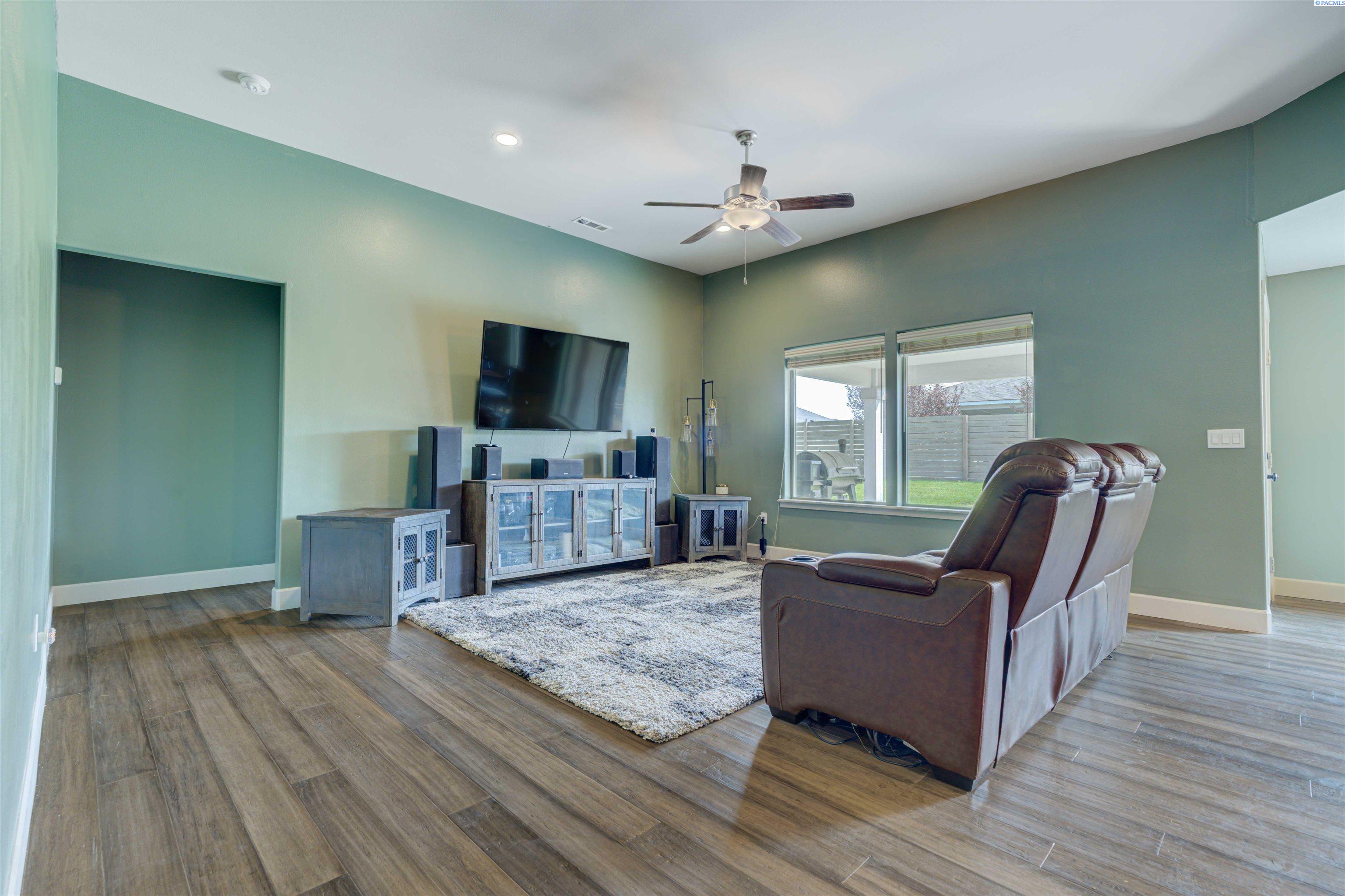 6017 Cotswold, Pasco, WA 99301