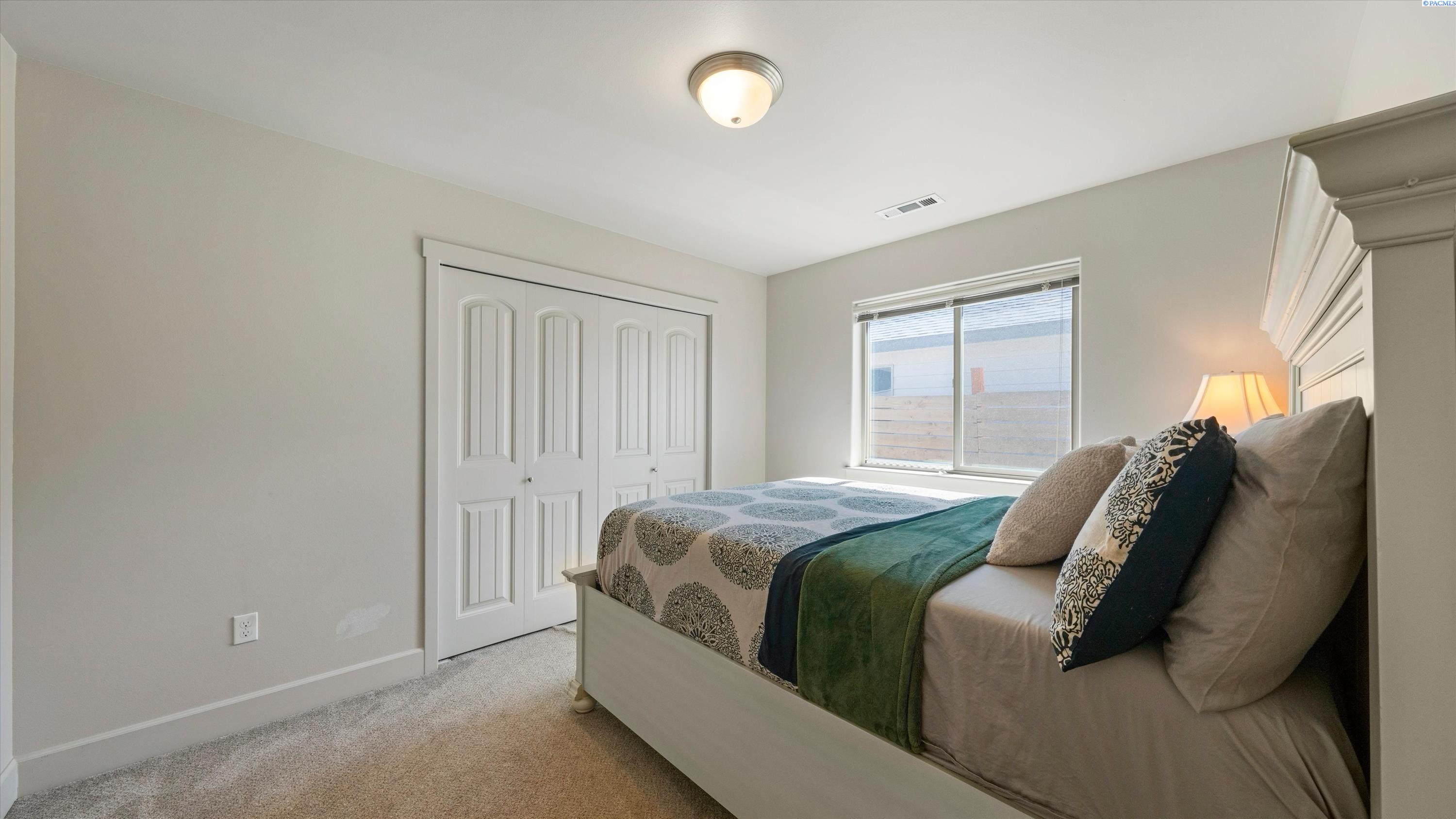 6017 Cotswold, Pasco, WA 99301