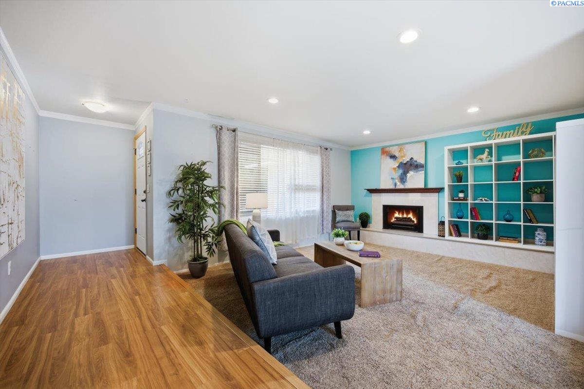4617 W 14th Ave, Kennewick, WA 99338-1720