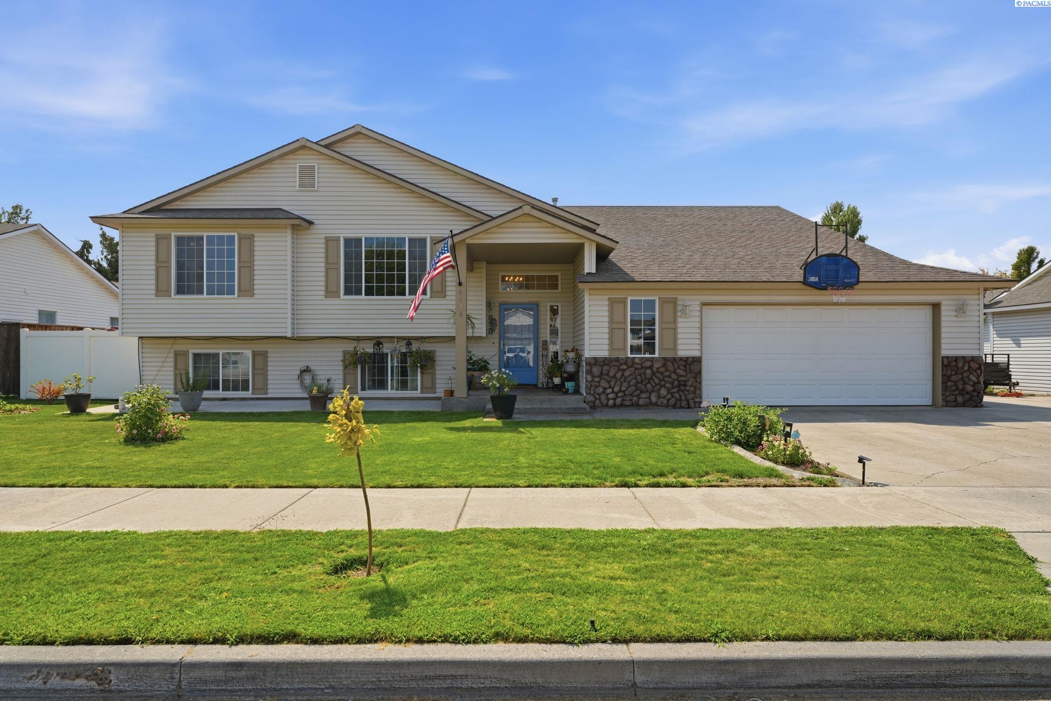 8416 Lancaster Dr, Pasco, WA 99301