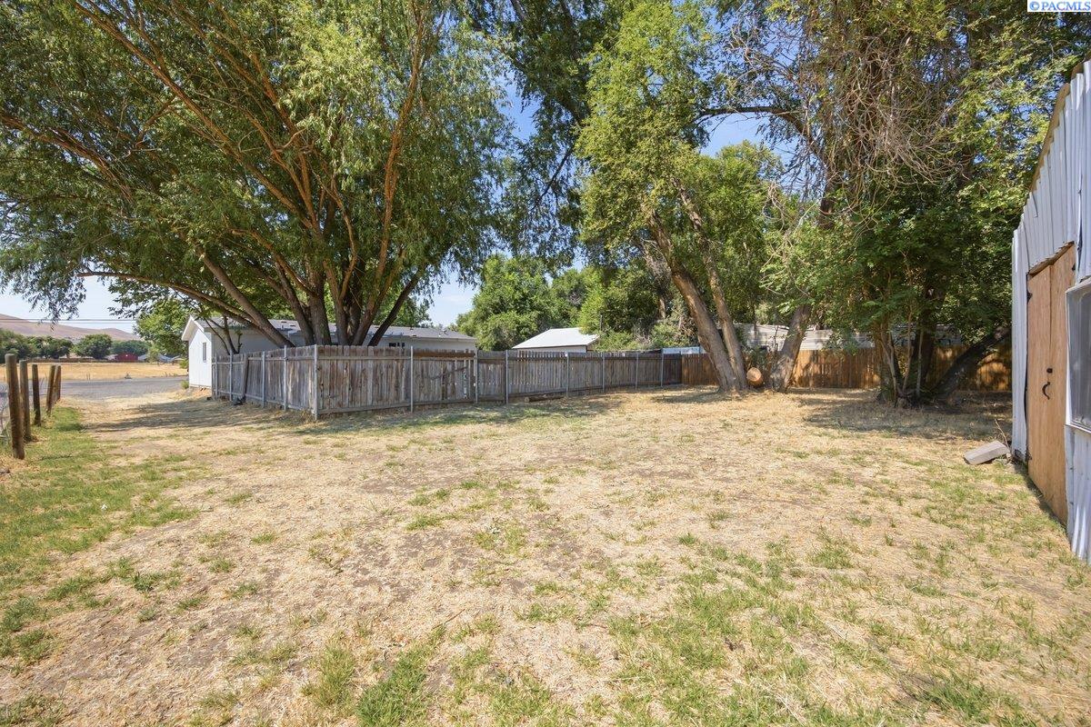 316 S 9th St, Benton City, WA 99320