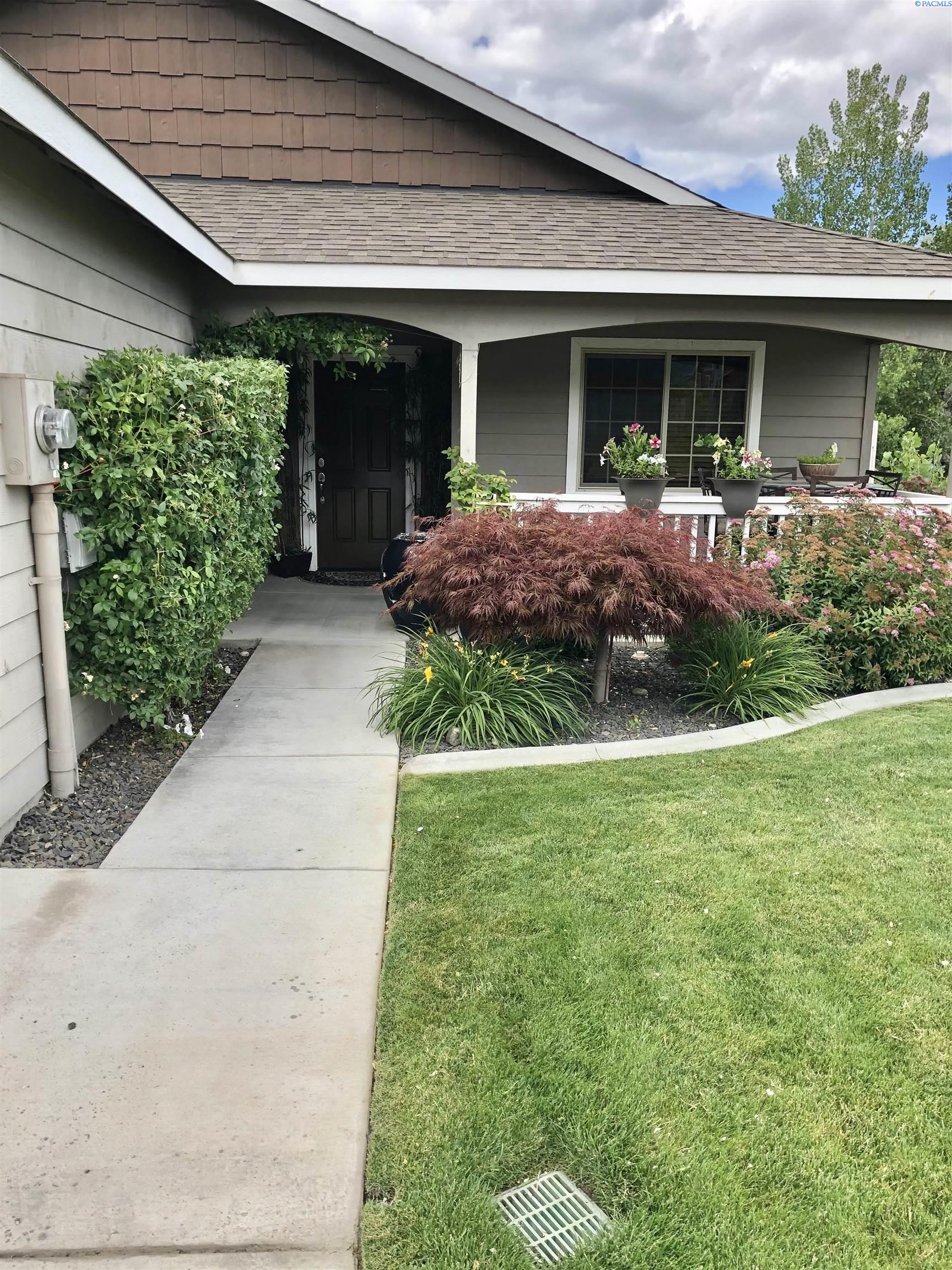 438 Charbonneau Dr, Richland, WA 99352