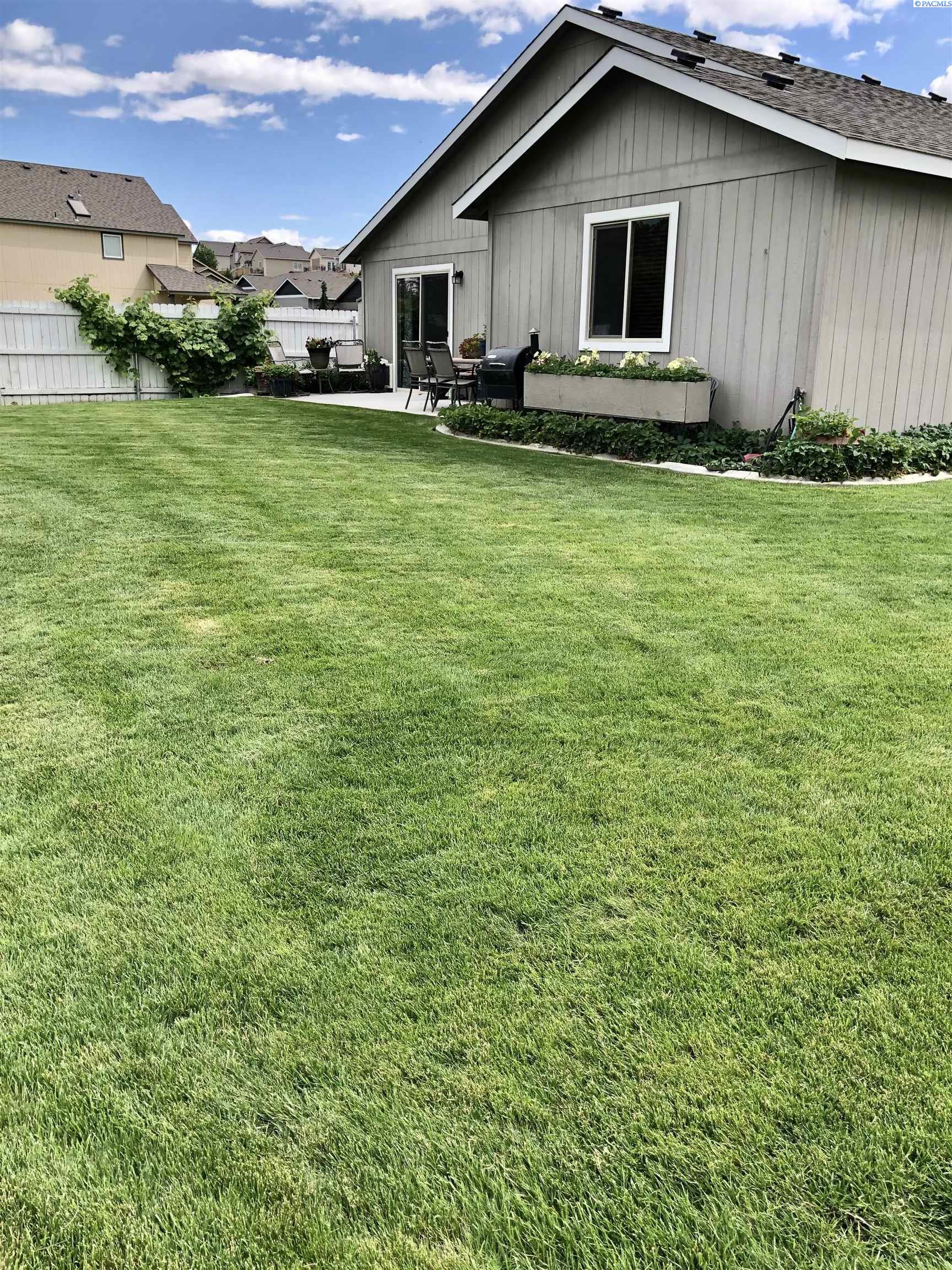 438 Charbonneau Dr, Richland, WA 99352