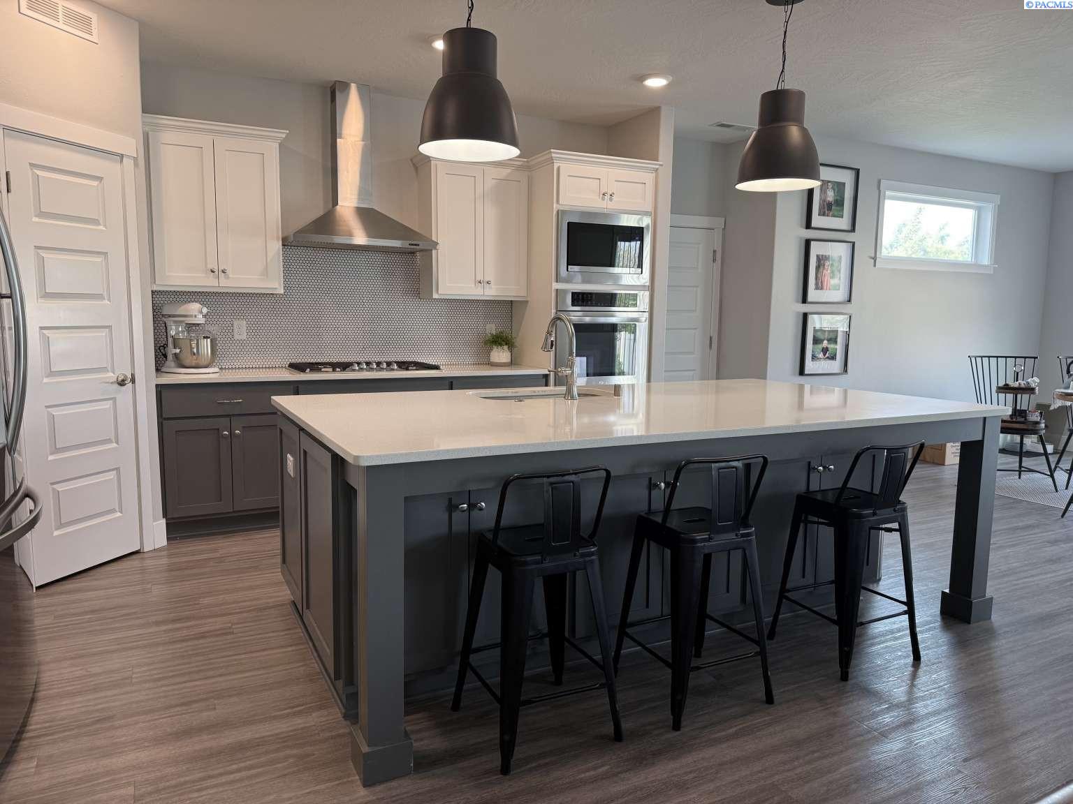 1554 W 32nd Ave, Kennewick, WA 99337