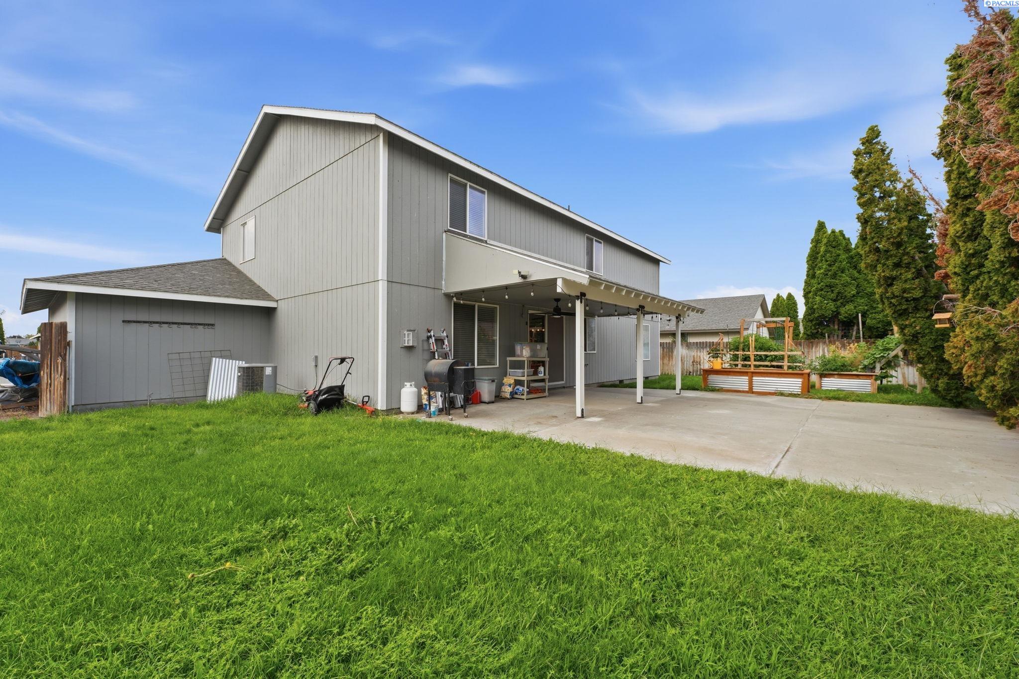 7915 Madeira Dr, Pasco, WA 99301