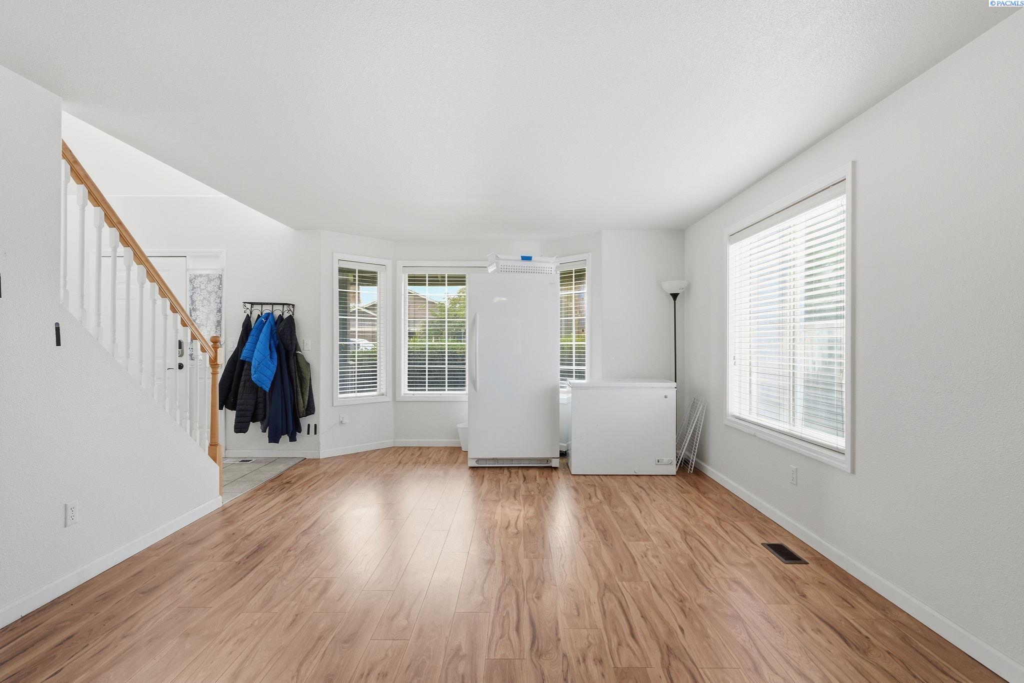 7915 Madeira Dr, Pasco, WA 99301