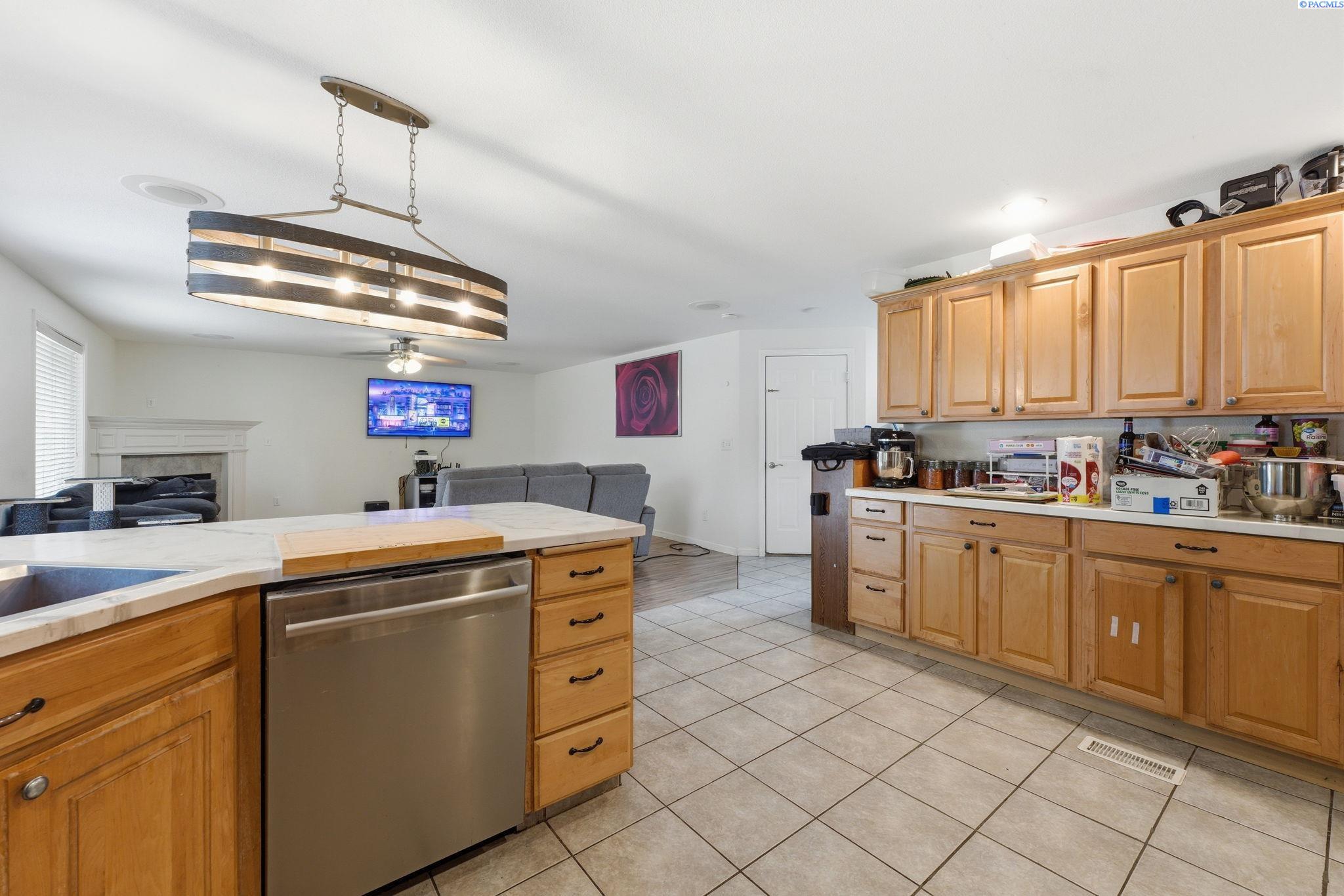7915 Madeira Dr, Pasco, WA 99301