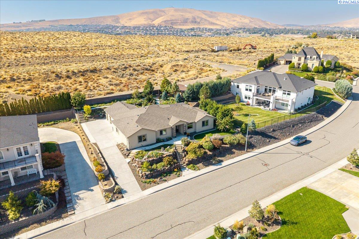 477 Heritage Hills Dr, Richland, WA 99352
