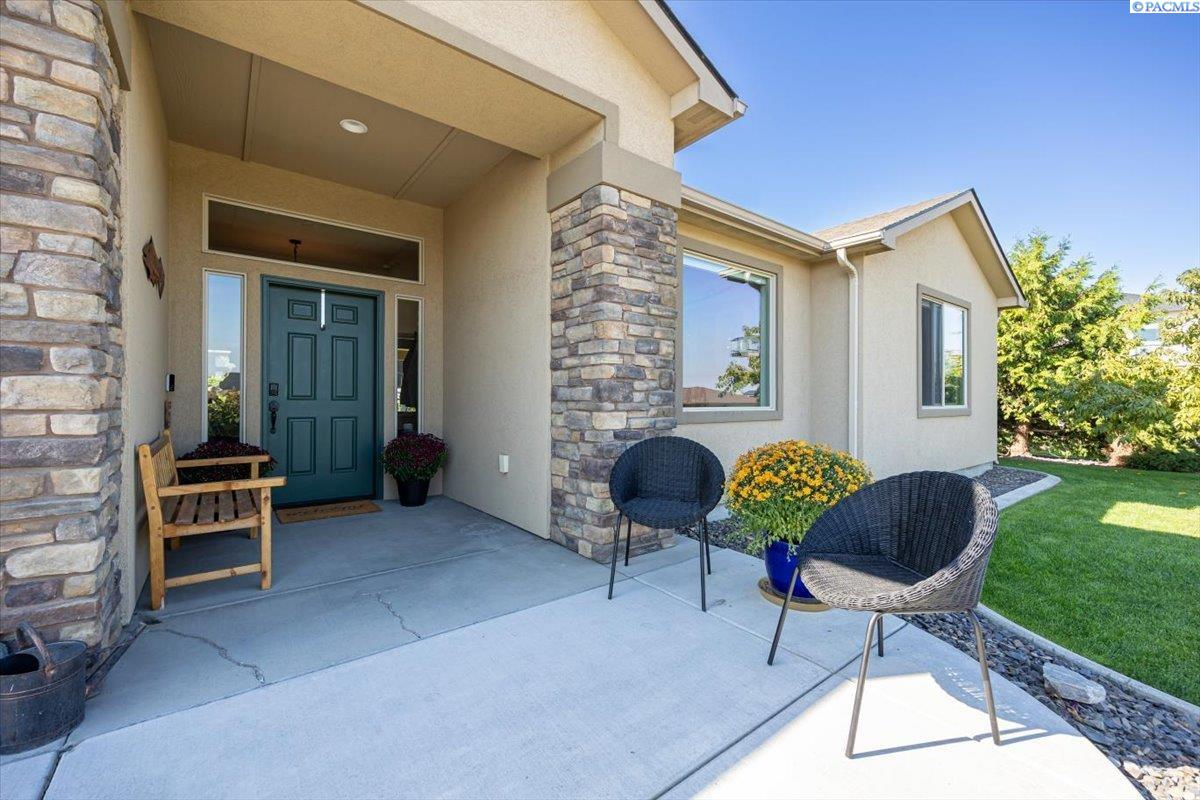 477 Heritage Hills Dr, Richland, WA 99352