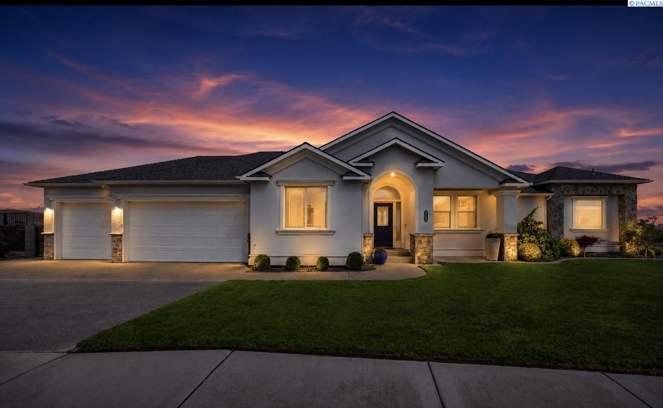 505 Thebes St, West Richland, WA 99353