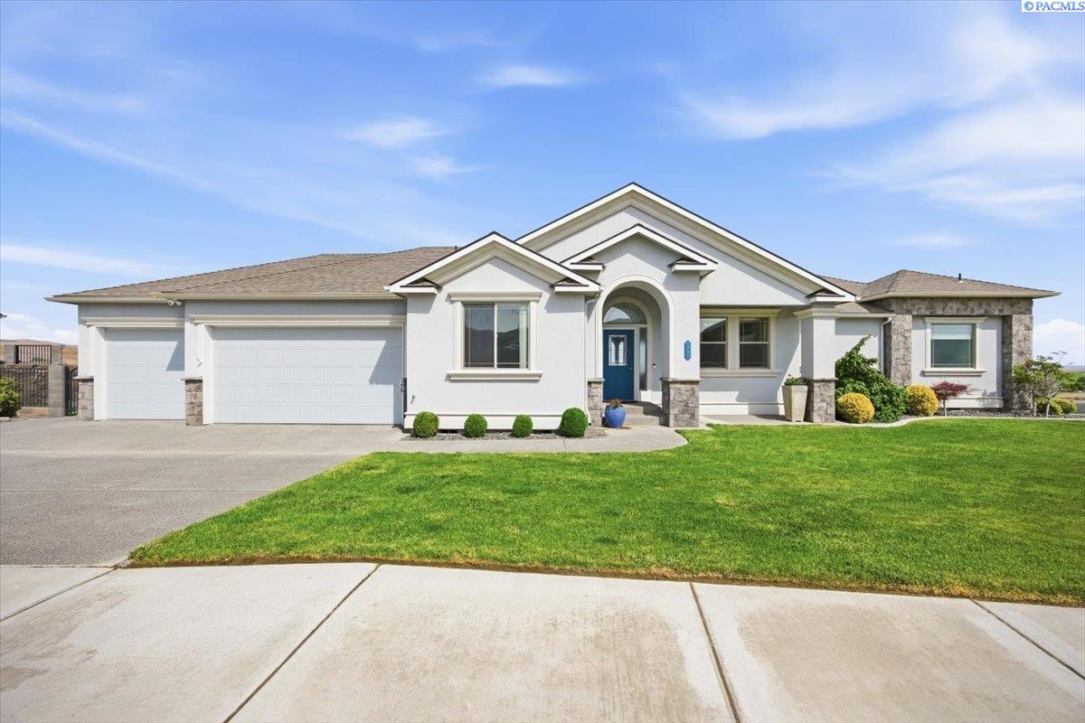 505 Thebes St, West Richland, WA 99353