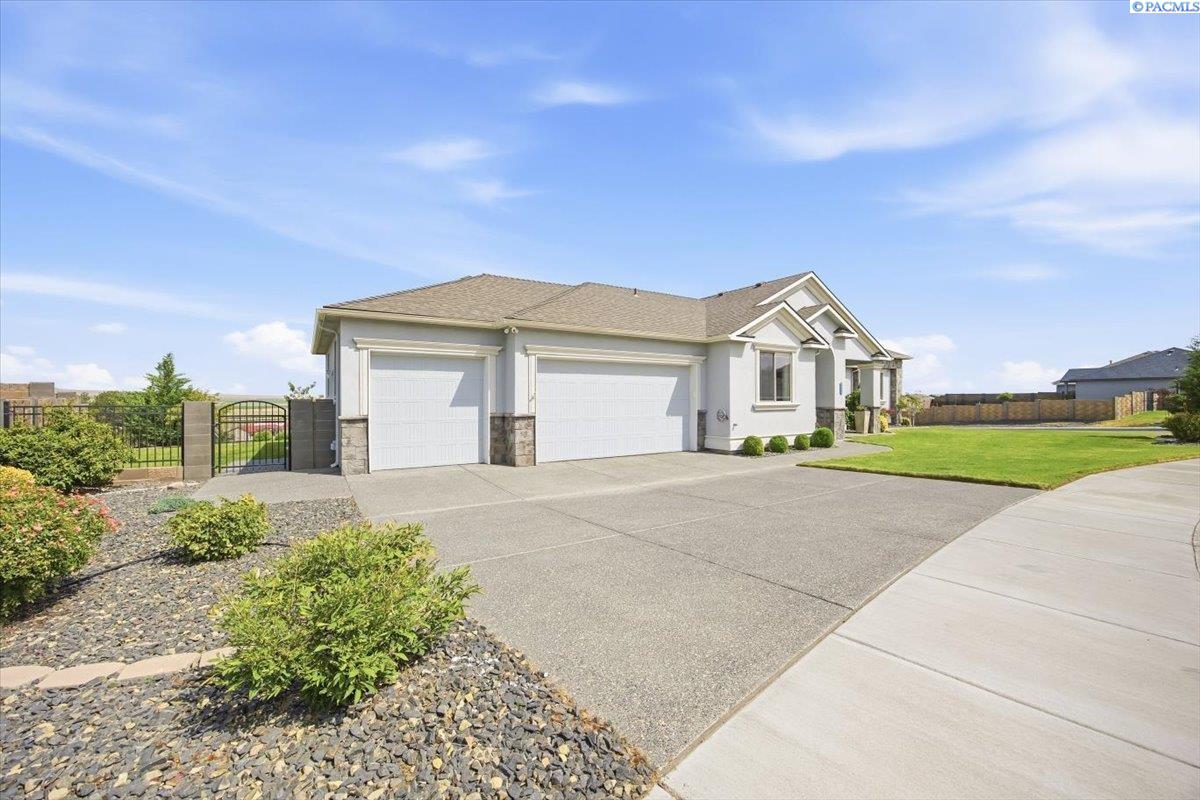 505 Thebes St, West Richland, WA 99353