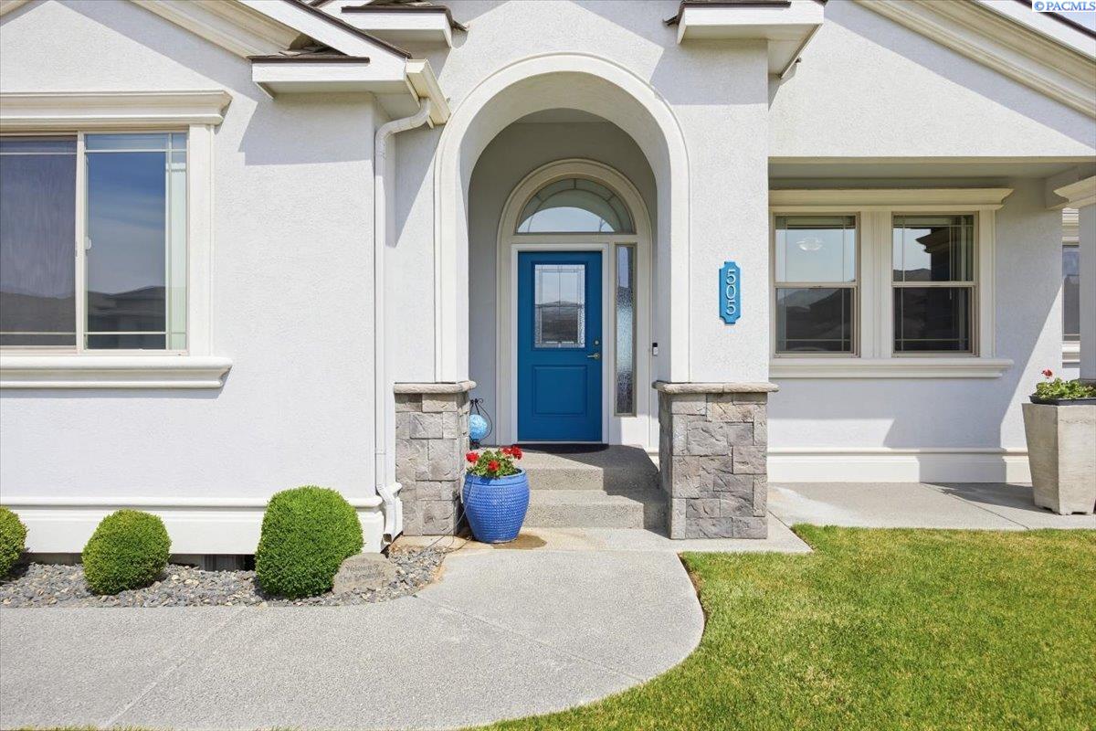 505 Thebes St, West Richland, WA 99353