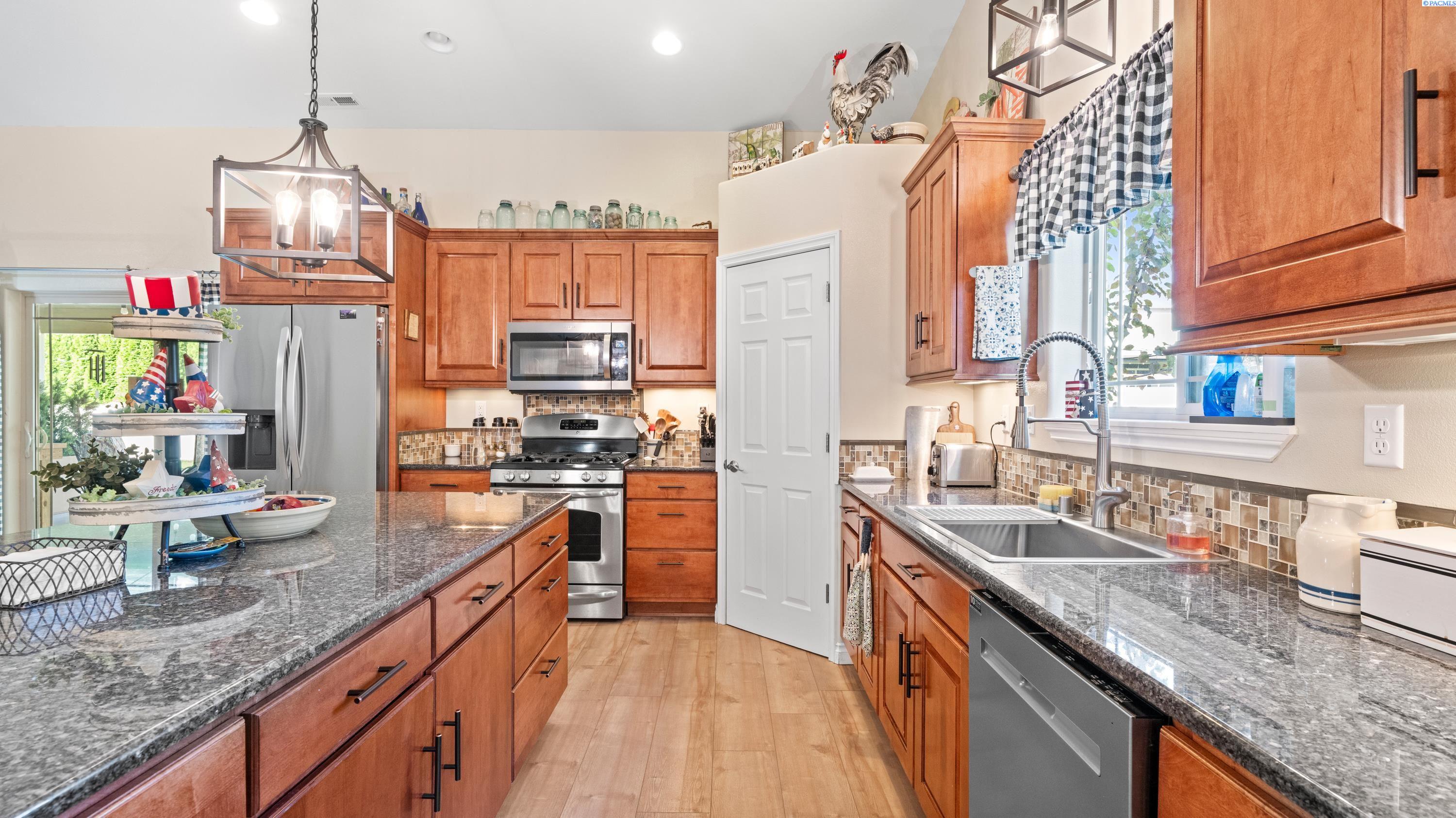 Photo 3 of Sale Pending at 3102 S Dawes St, Kennewick, WA 99338 | MLS# 295701 | Listing updated on 2026-09-16
