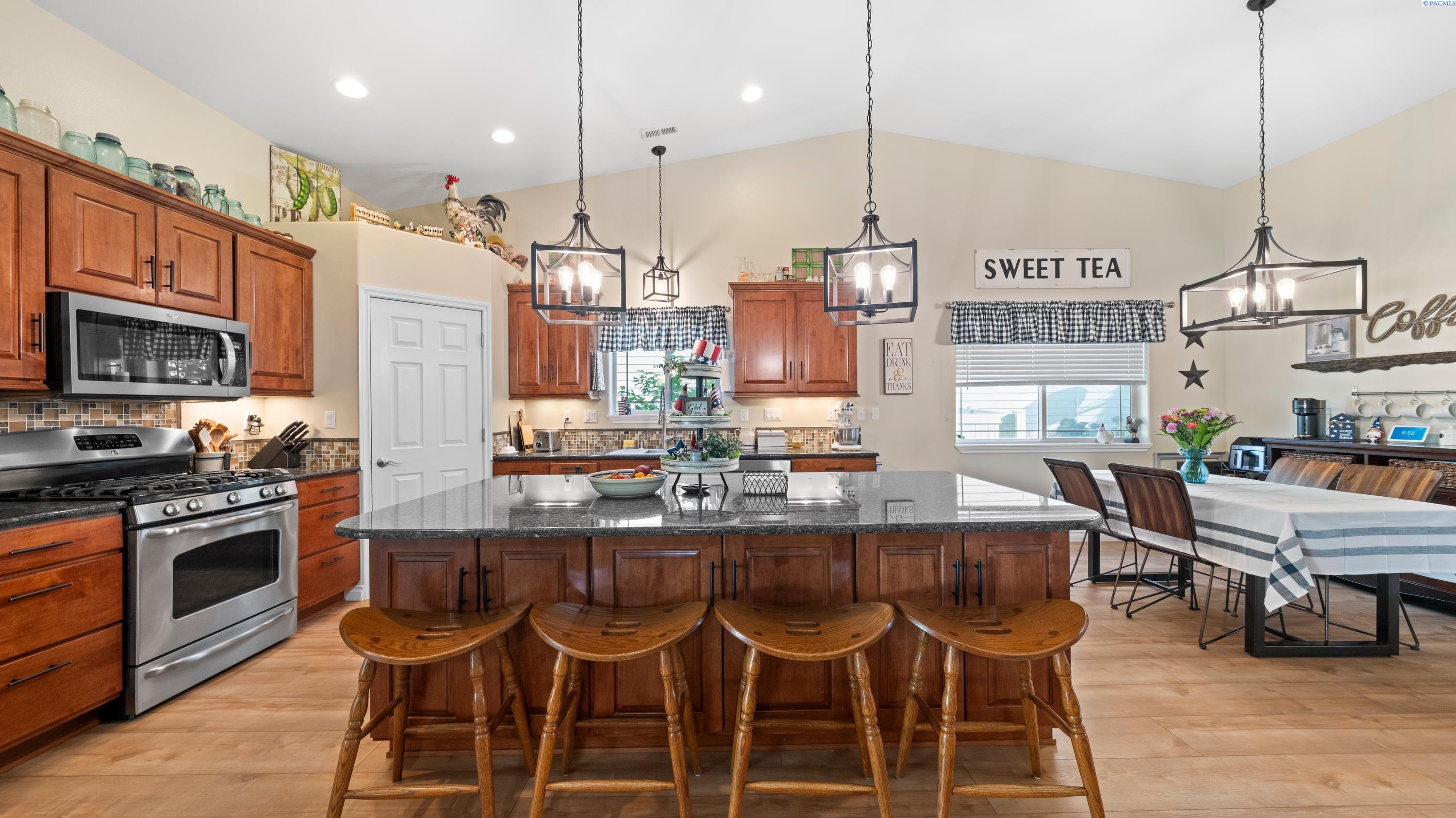 Photo 2 of Sale Pending at 3102 S Dawes St, Kennewick, WA 99338 | MLS# 295701 | Listing updated on 2026-09-16
