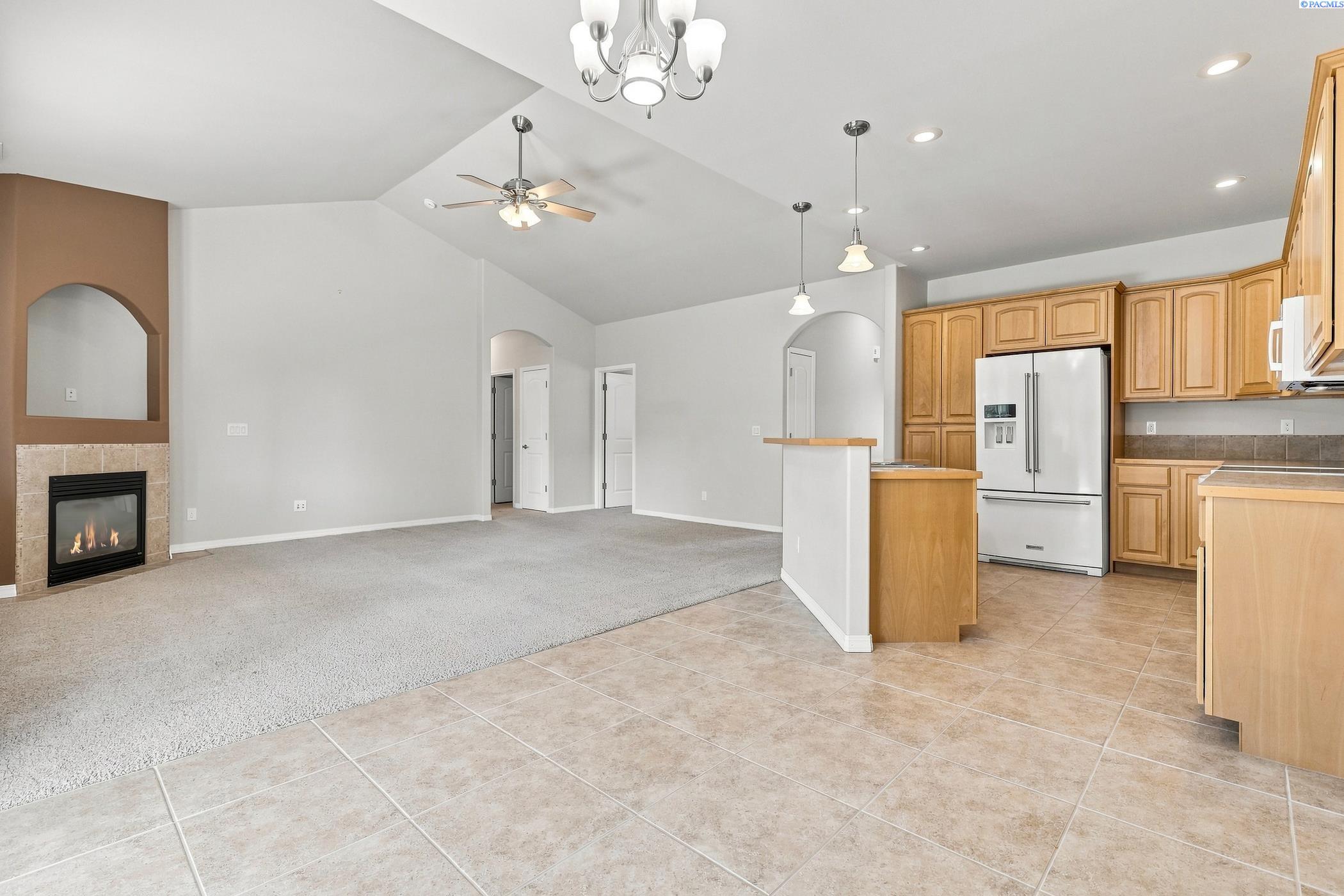 8305 W Clearwater Pl, Kennewick, WA 99336