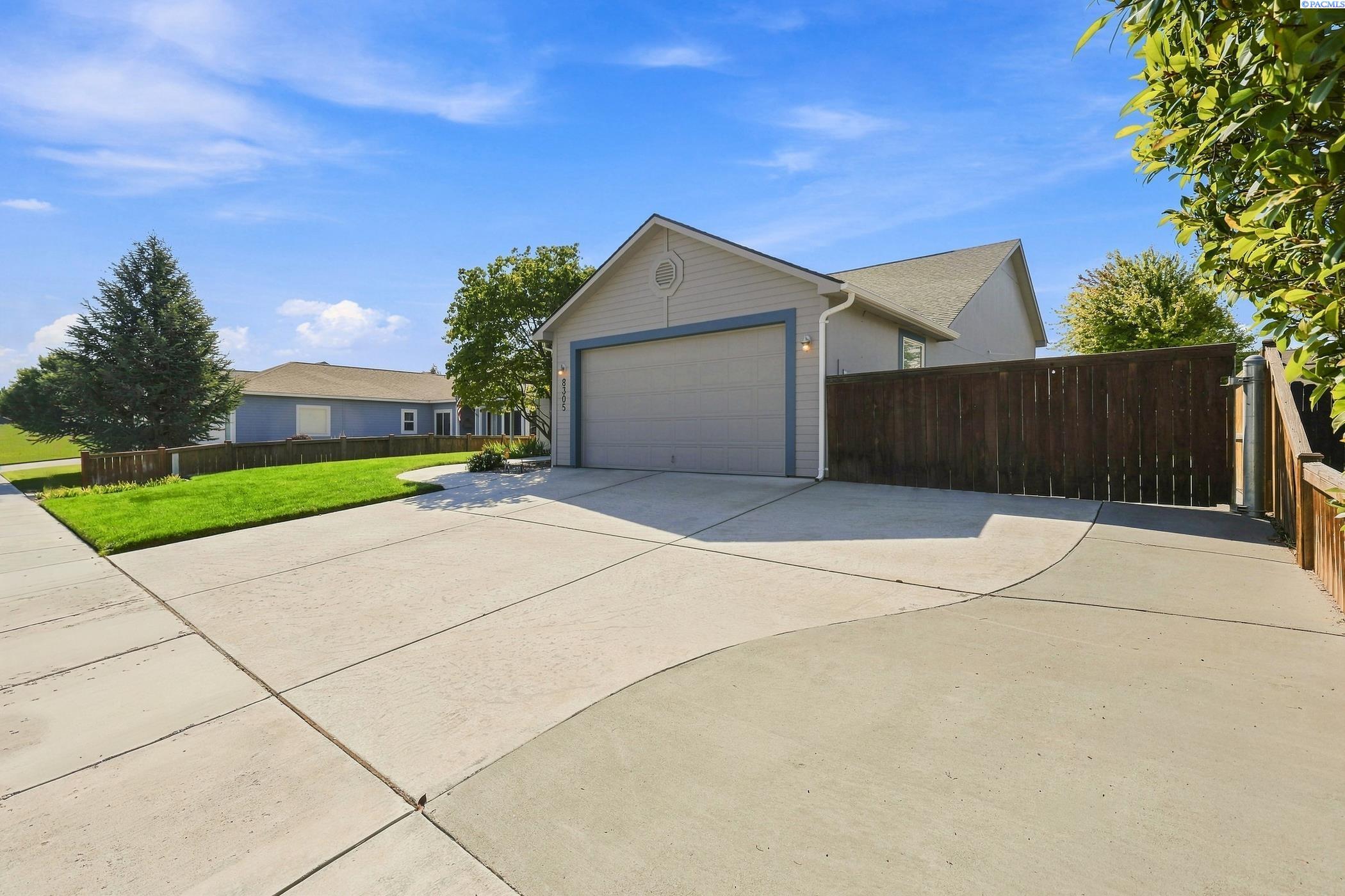8305 W Clearwater Pl, Kennewick, WA 99336
