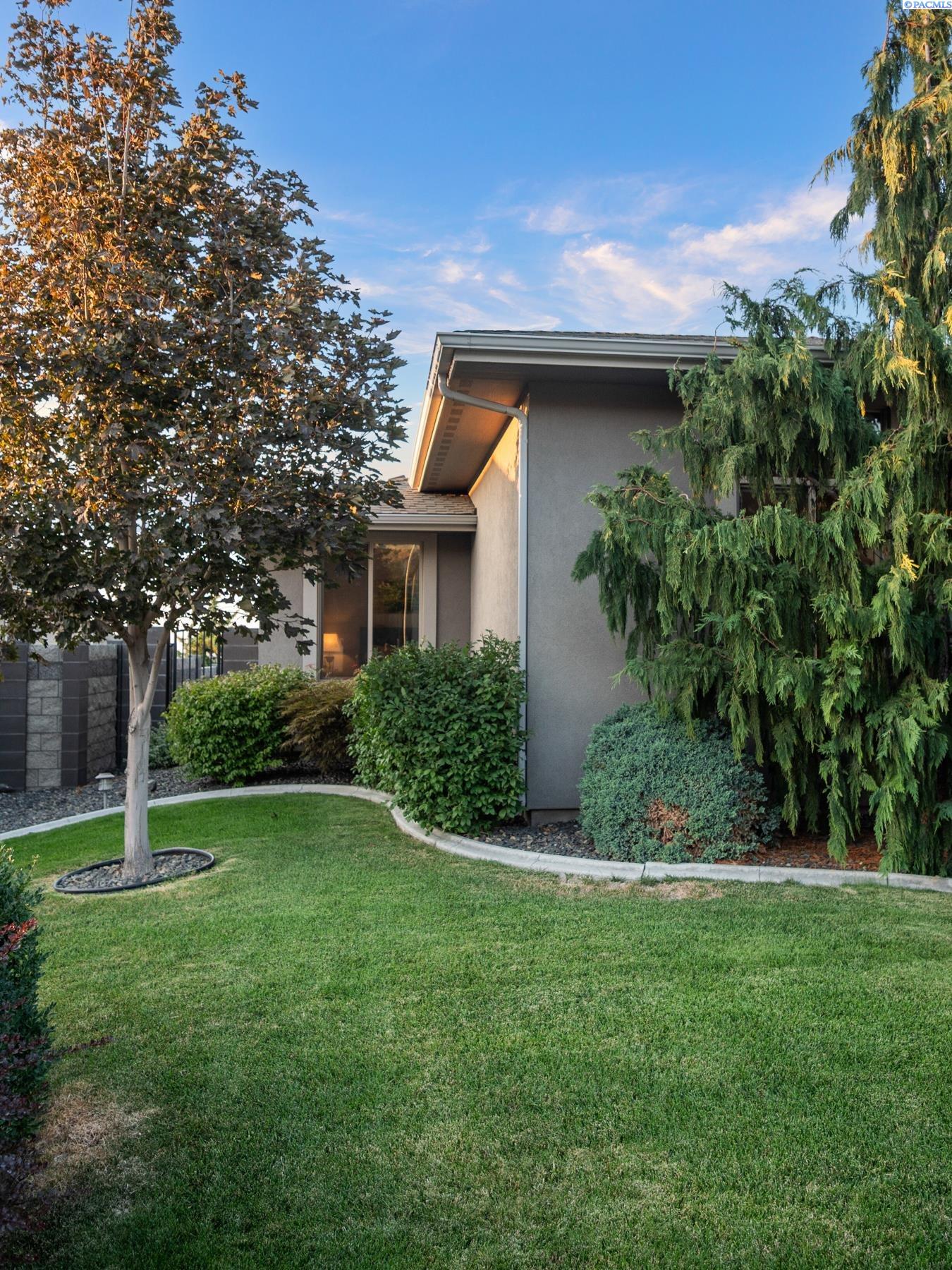 1810 W 52nd Ave, Kennewick, WA 99337