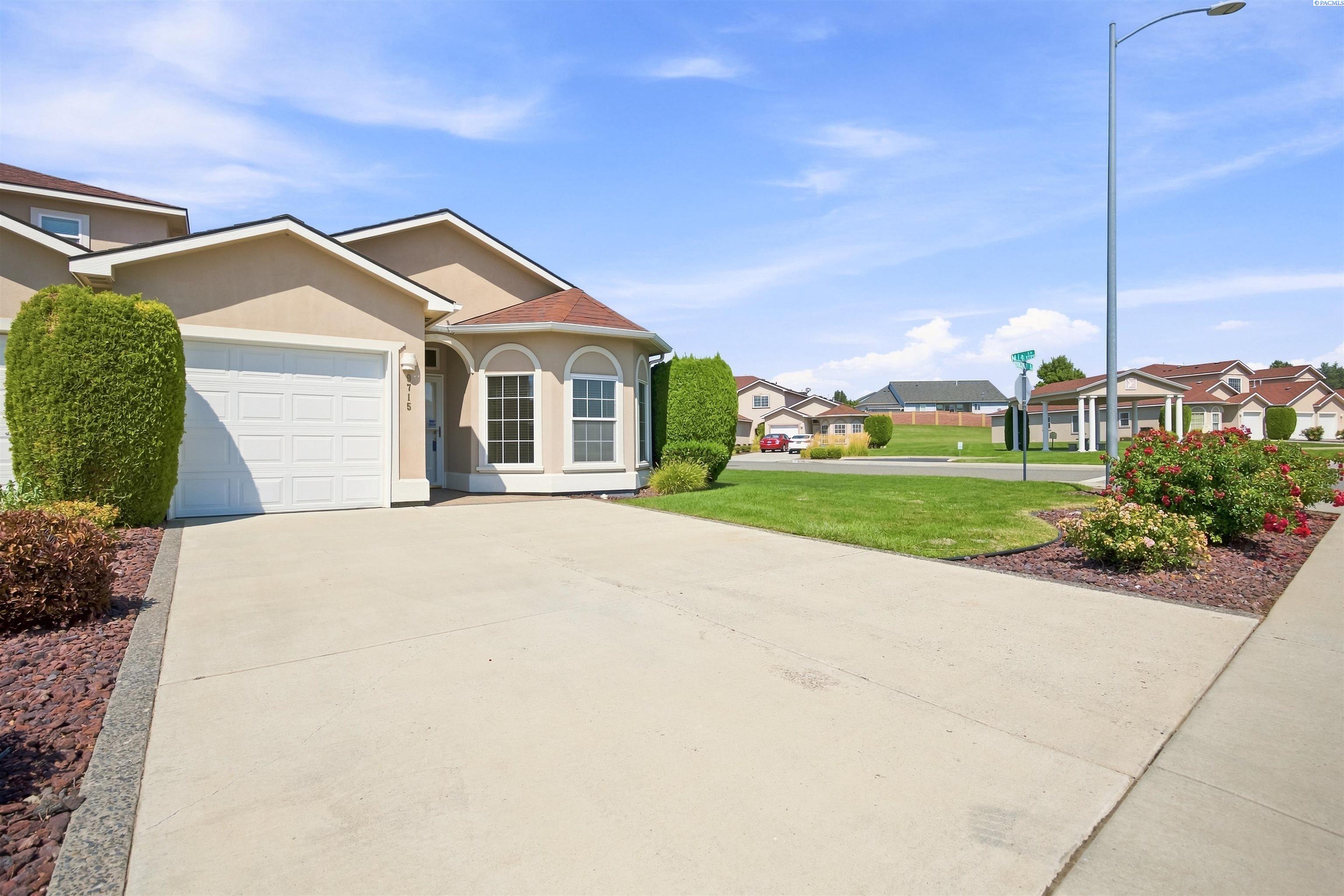 9715 Vincenzo Dr, Pasco, WA 99301