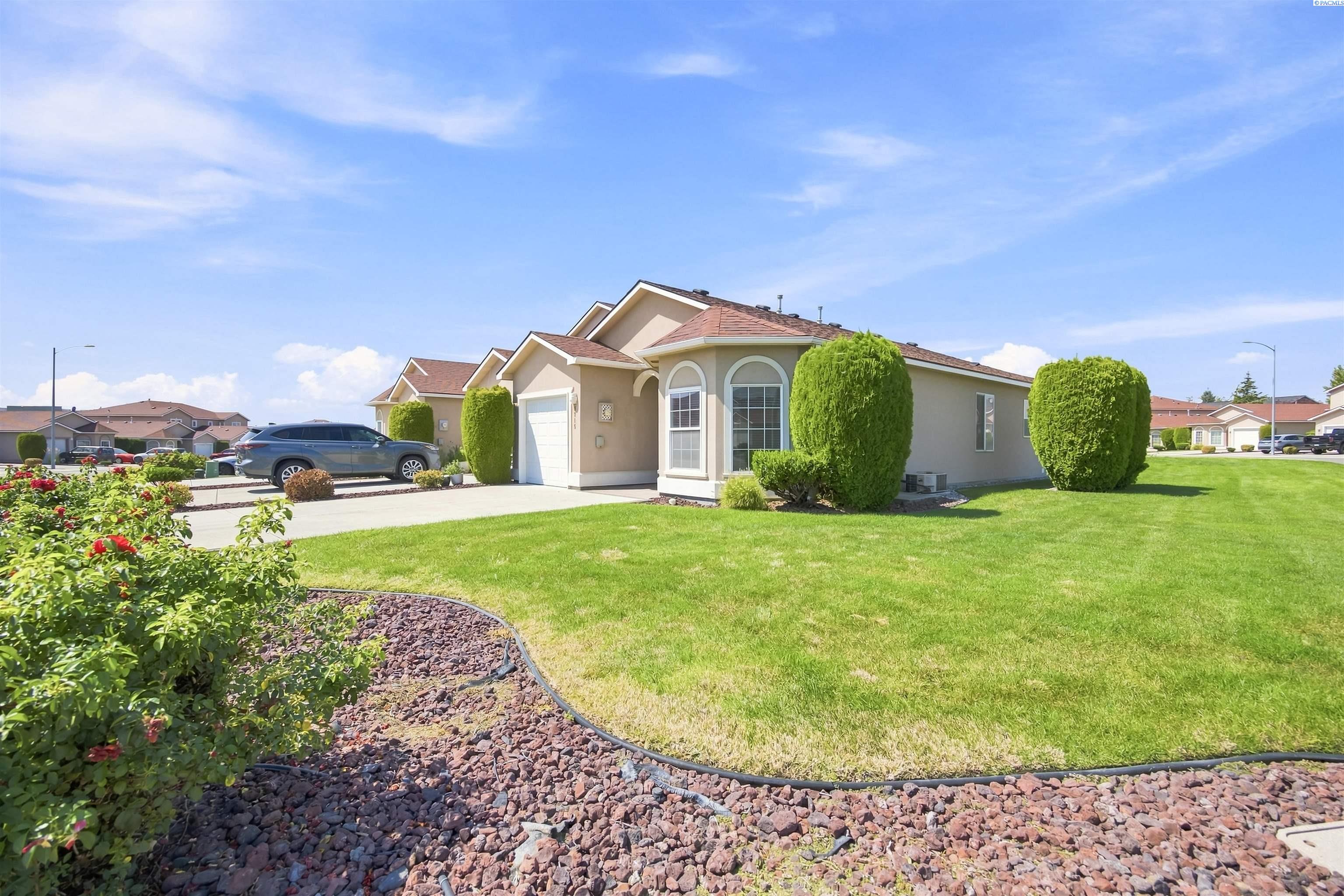 9715 Vincenzo Dr, Pasco, WA 99301
