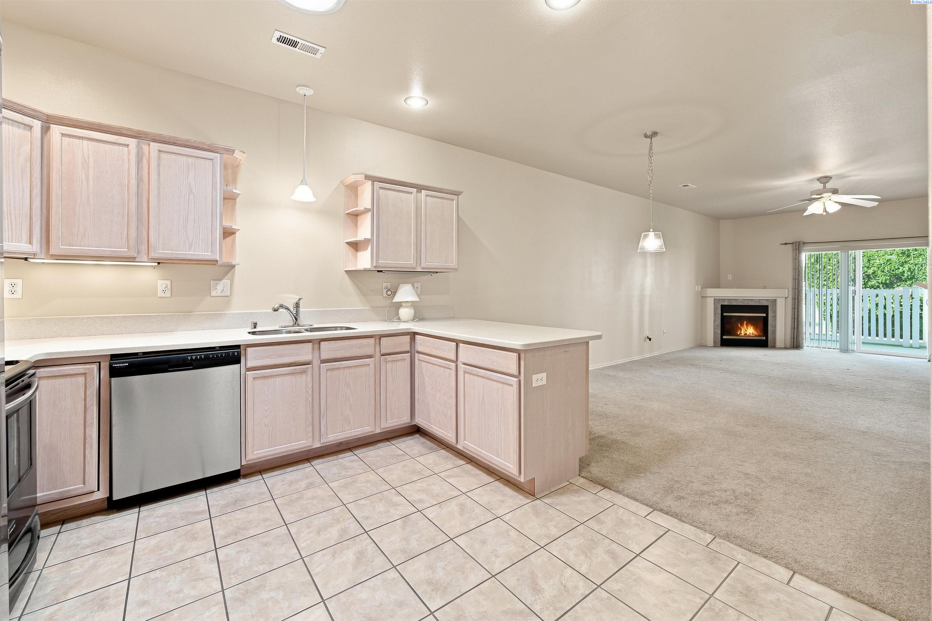 9715 Vincenzo Dr, Pasco, WA 99301
