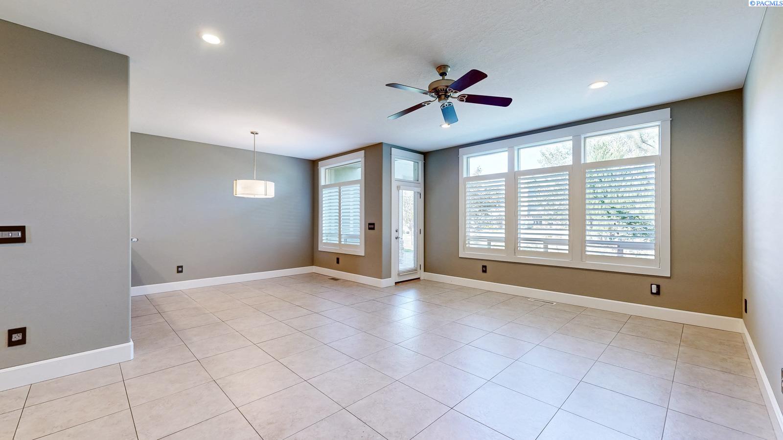 497 Columbia Point Dr, Richland, WA 99352