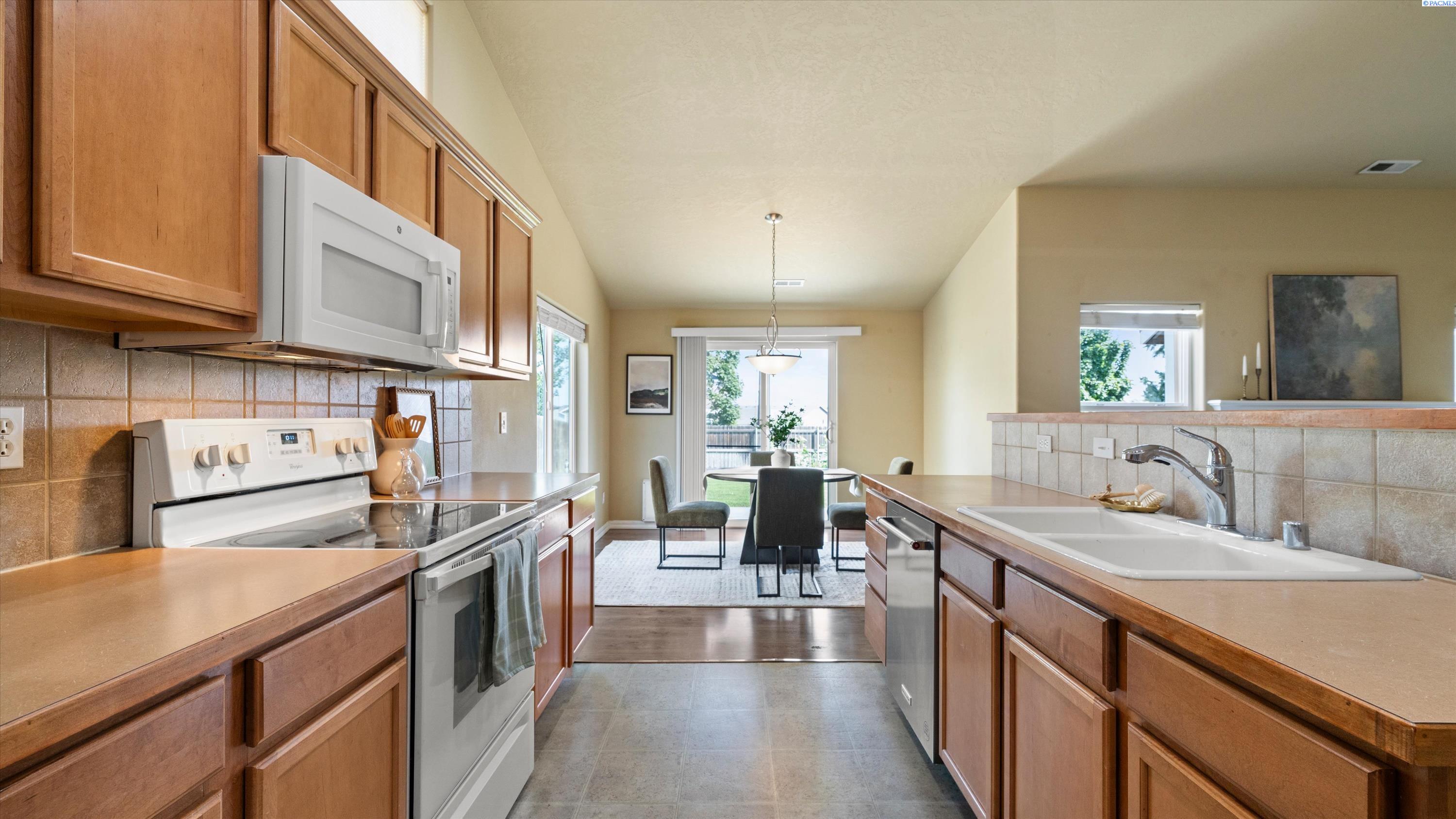 6408 W 4th Pl, Kennewick, WA 99336