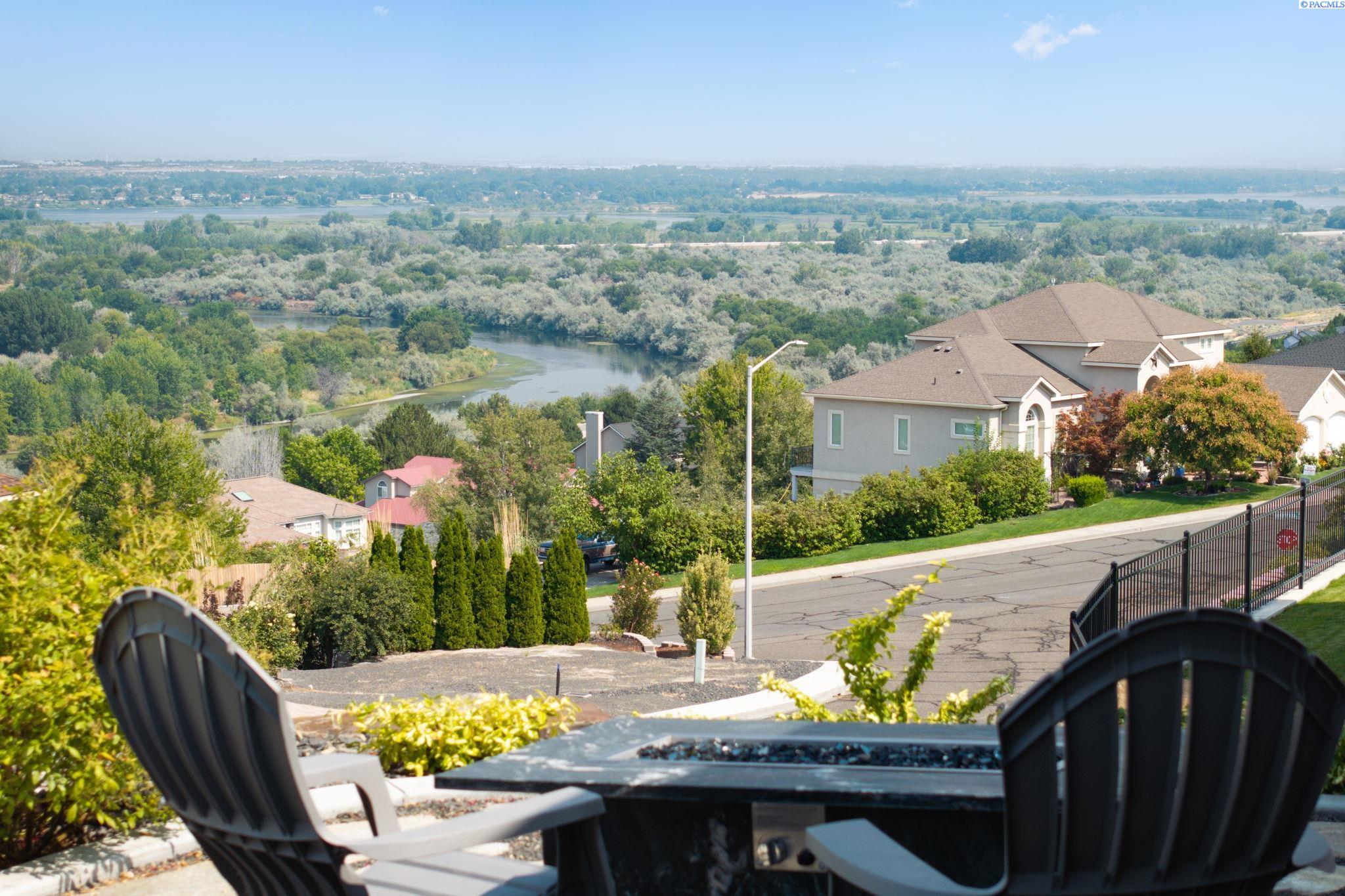417 Heritage Hills Dr, Richland, WA 99352