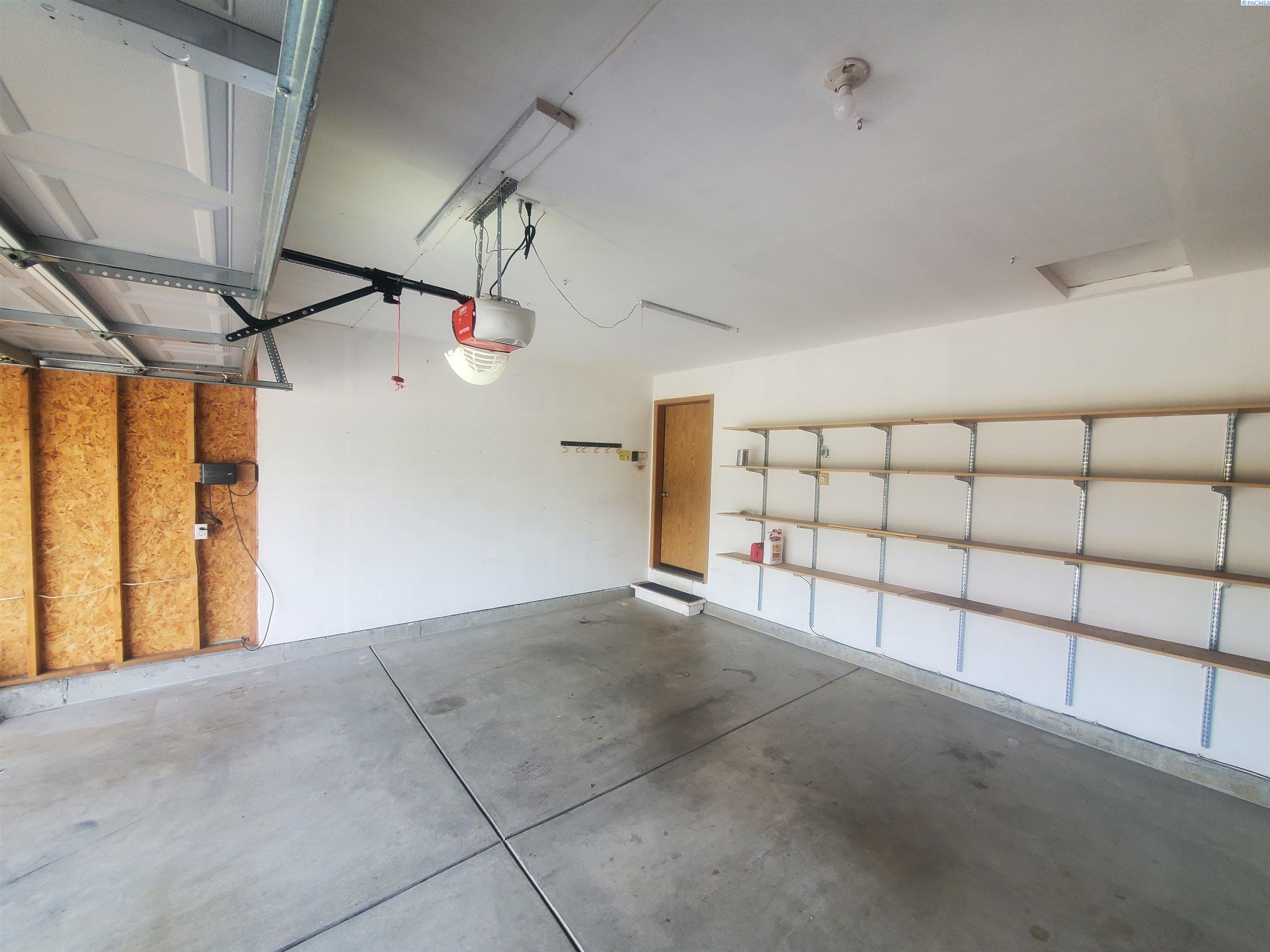 5006 Sinai Dr, Pasco, WA 99301