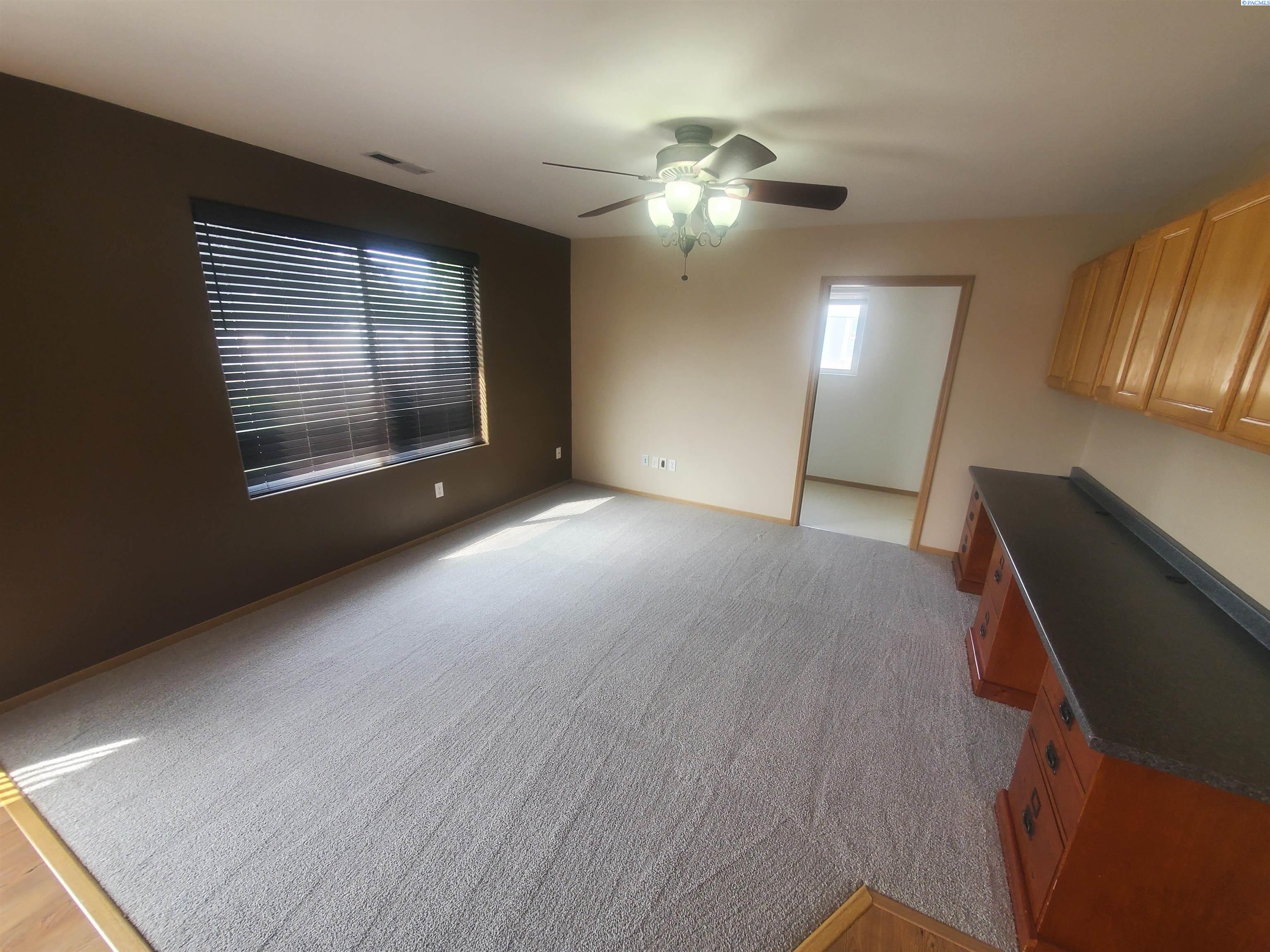 5006 Sinai Dr, Pasco, WA 99301