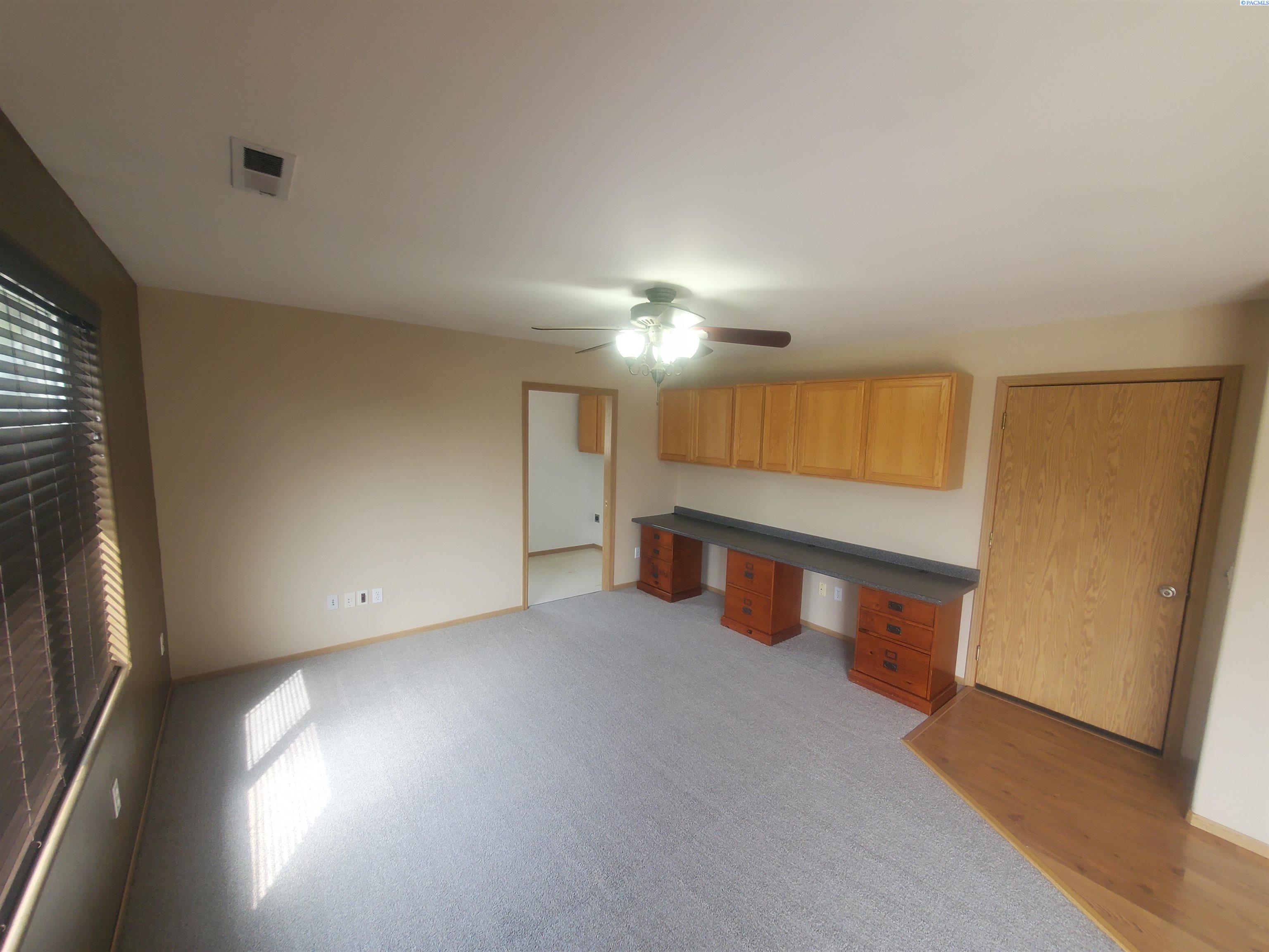 5006 Sinai Dr, Pasco, WA 99301