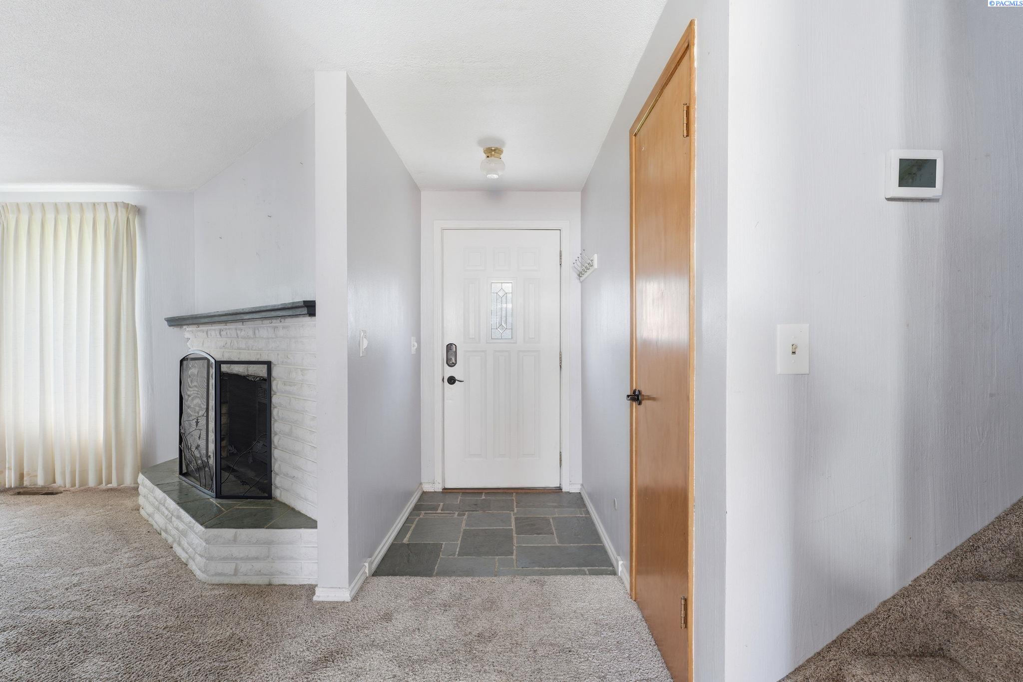 206 Cottonwood Dr, Richland, WA 99352