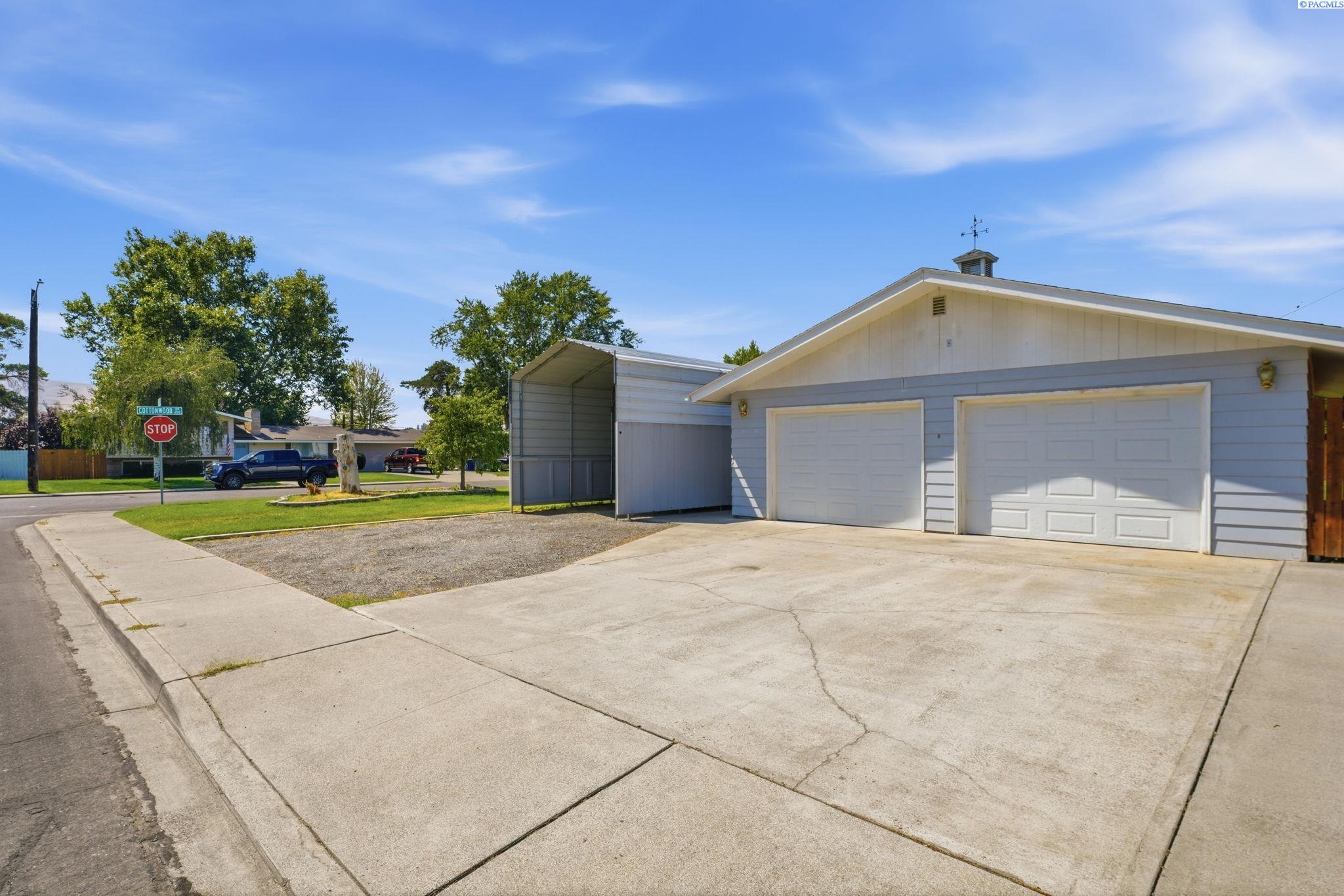206 Cottonwood Dr, Richland, WA 99352