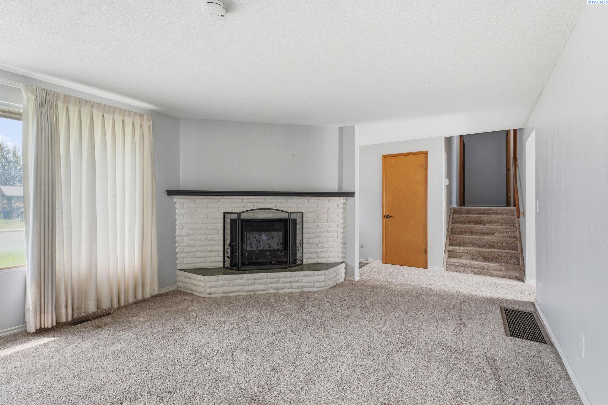 206 Cottonwood Dr, Richland, WA 99352