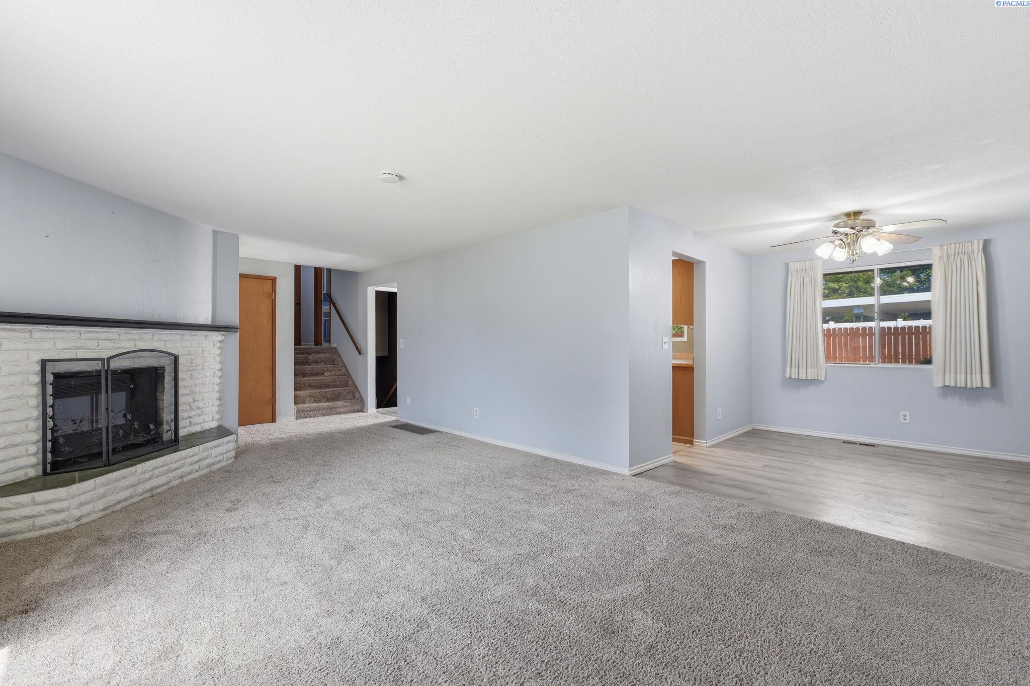 206 Cottonwood Dr, Richland, WA 99352