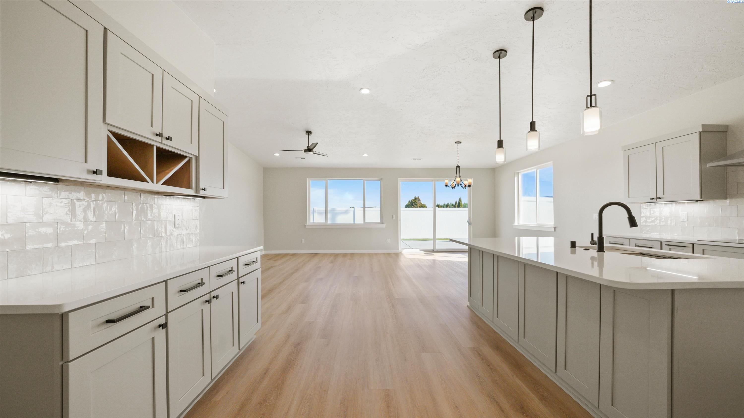 1101 Fairhaven Loop, Richland, WA 99352