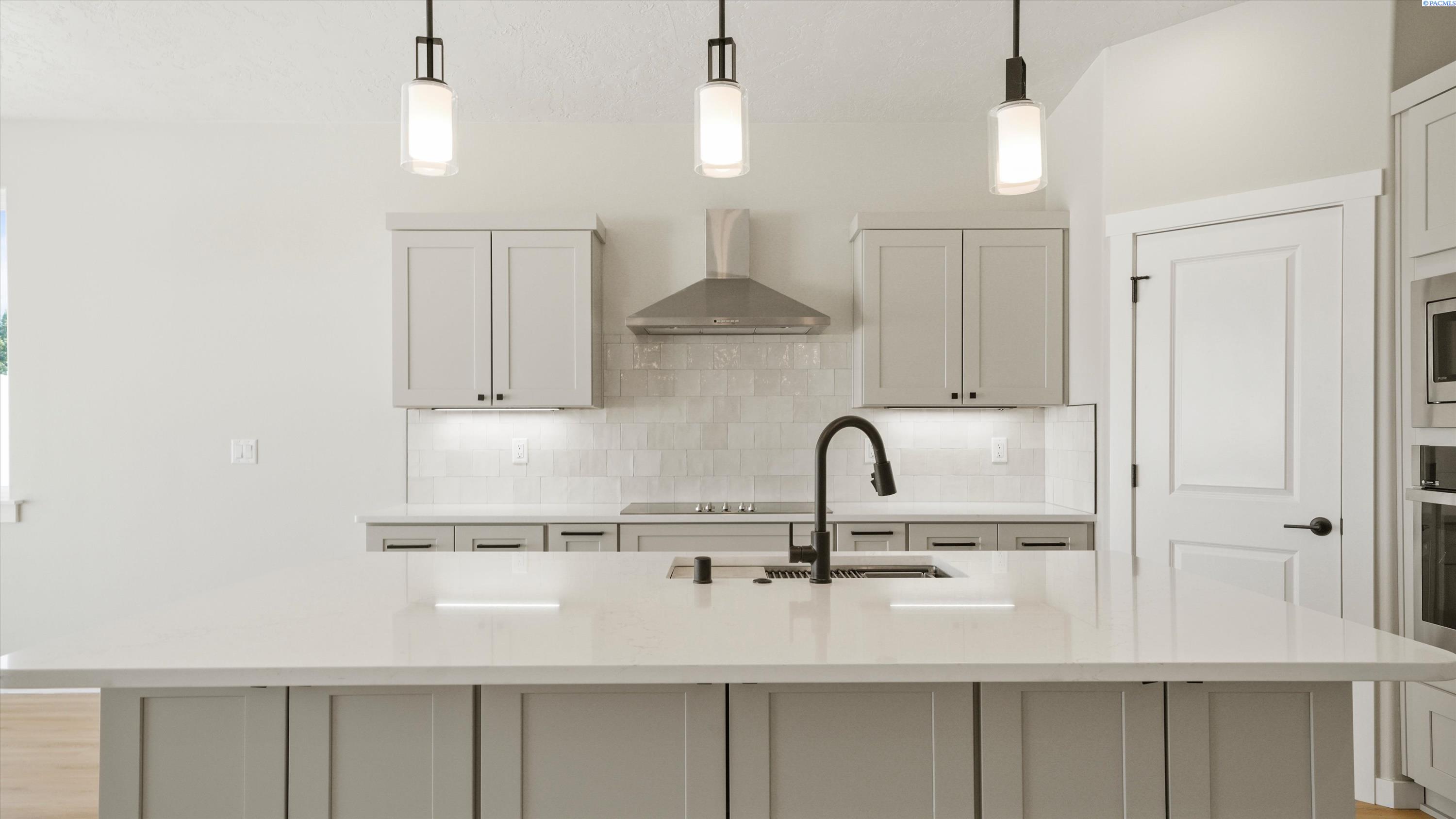 1101 Fairhaven Loop, Richland, WA 99352