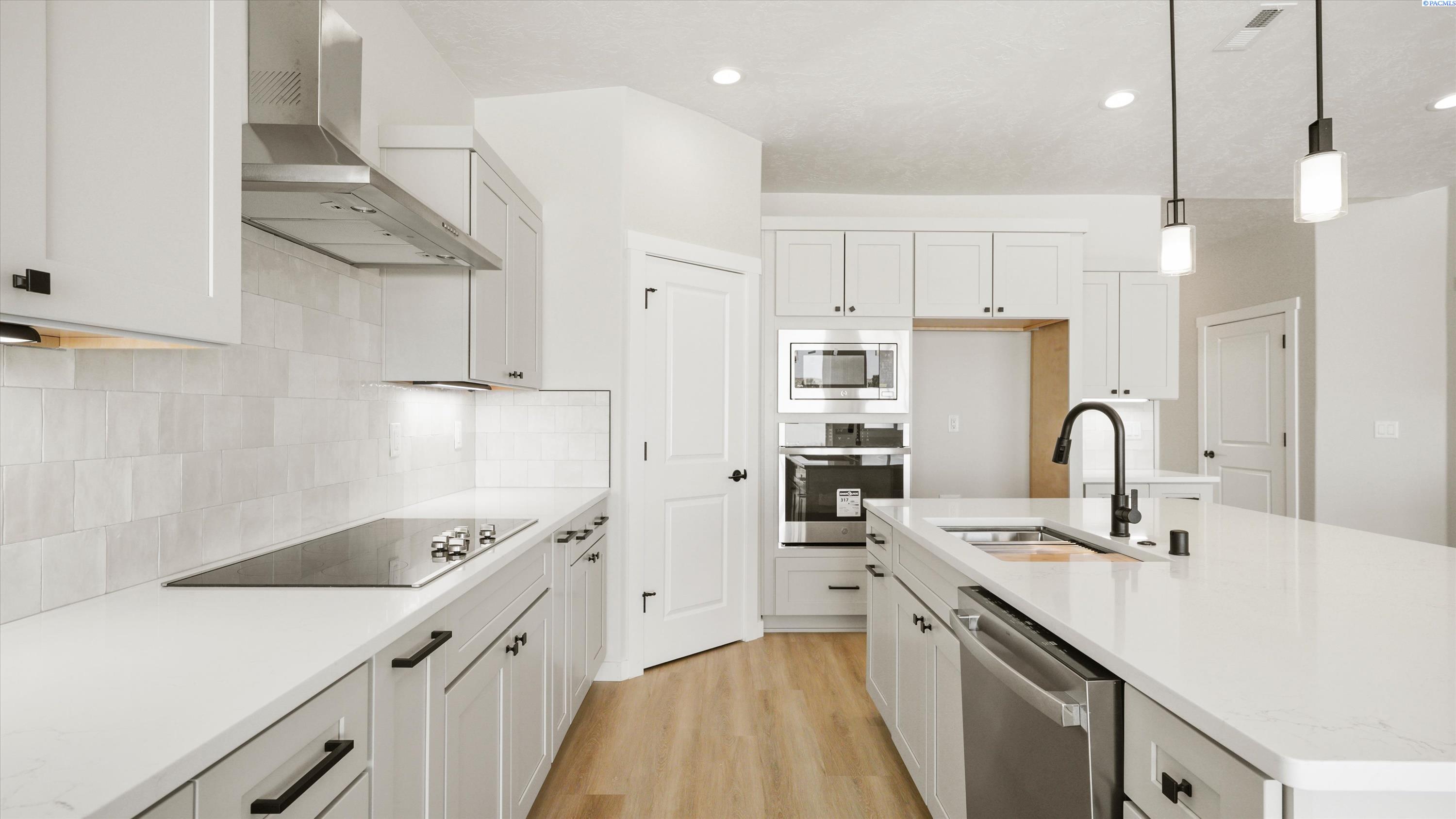 1101 Fairhaven Loop, Richland, WA 99352