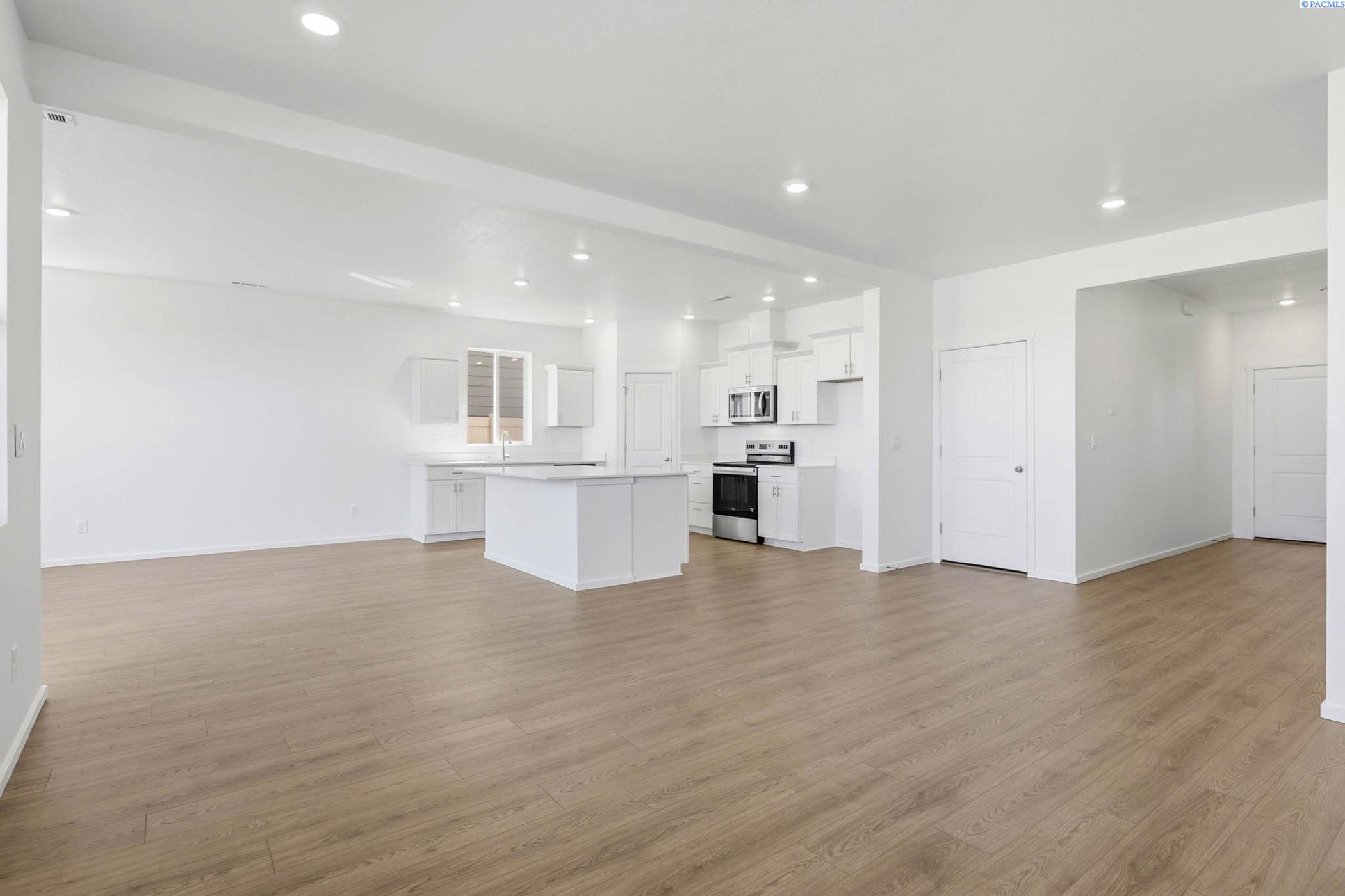 6527 Polar Dr, Pasco, WA 99301