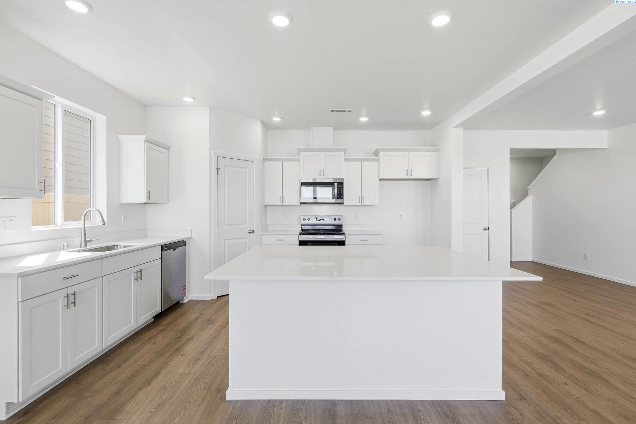 6527 Polar Dr, Pasco, WA 99301