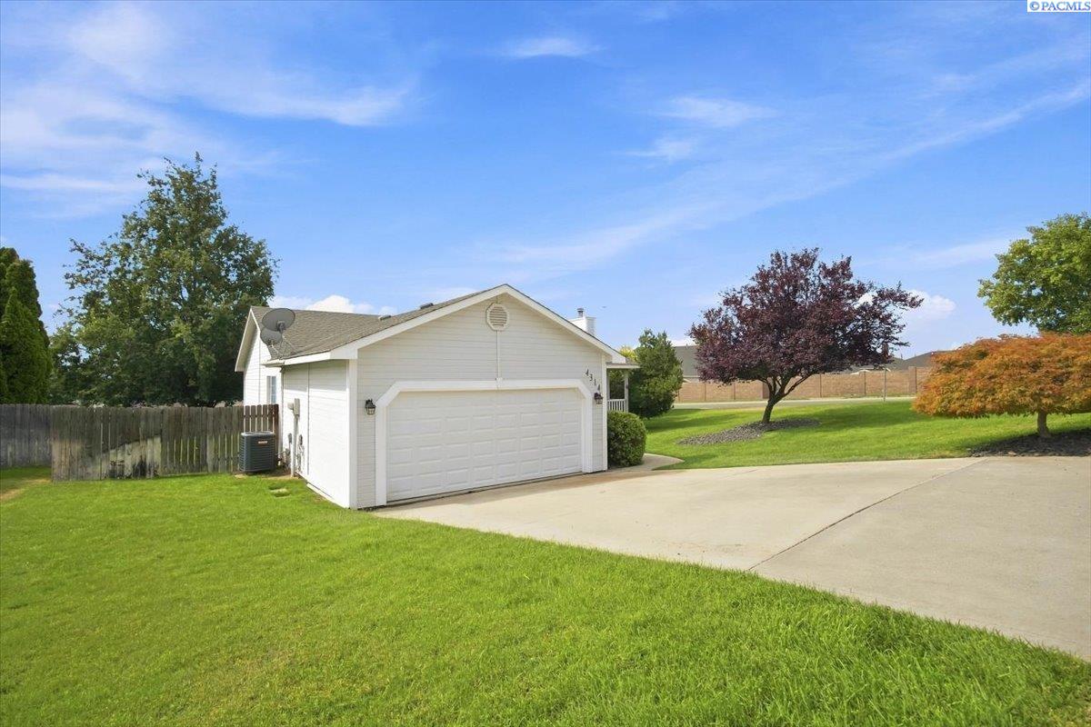 4314 Desert St, Pasco, WA 99301