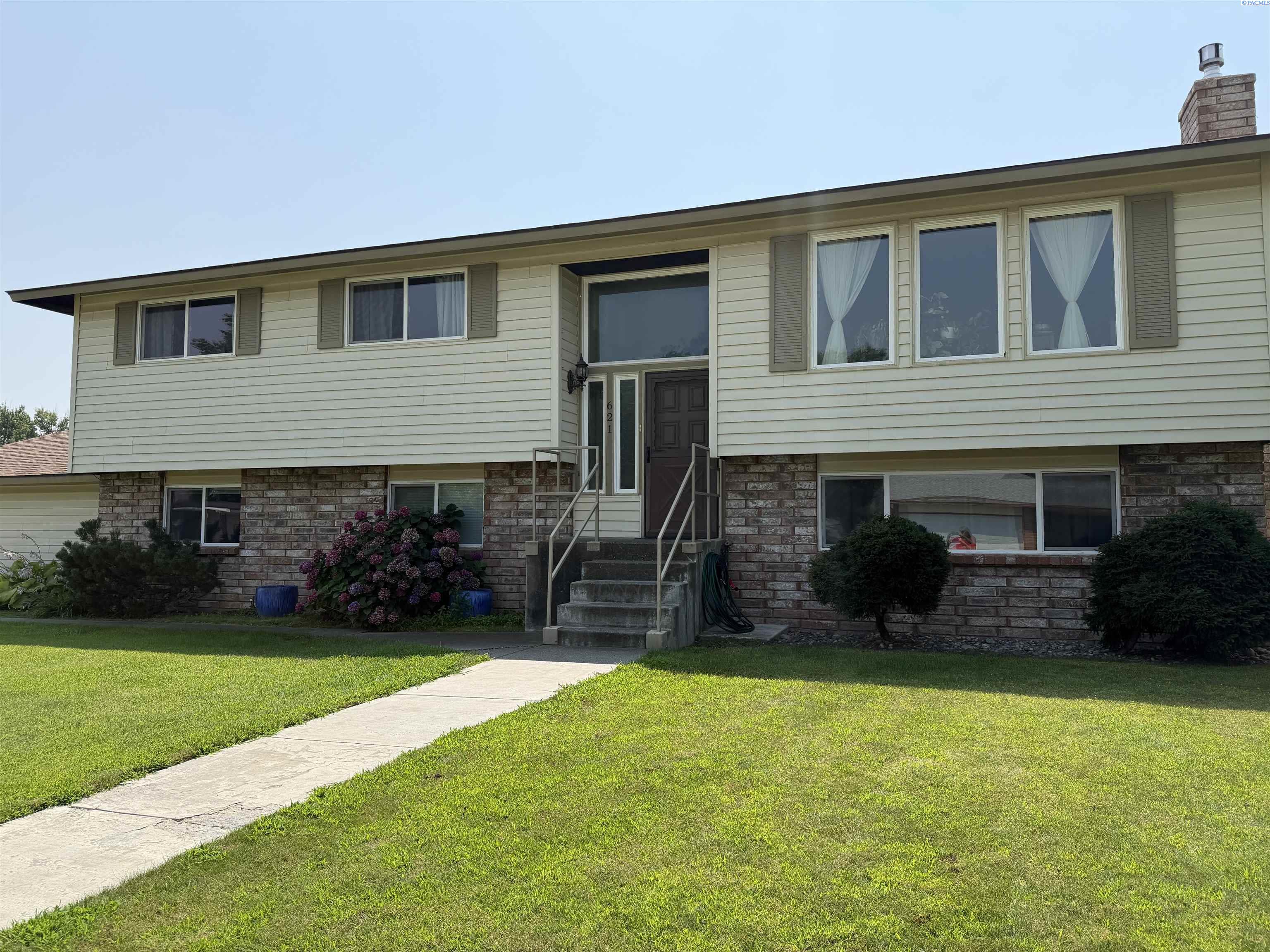 621 Saint St, Richland, WA 99354