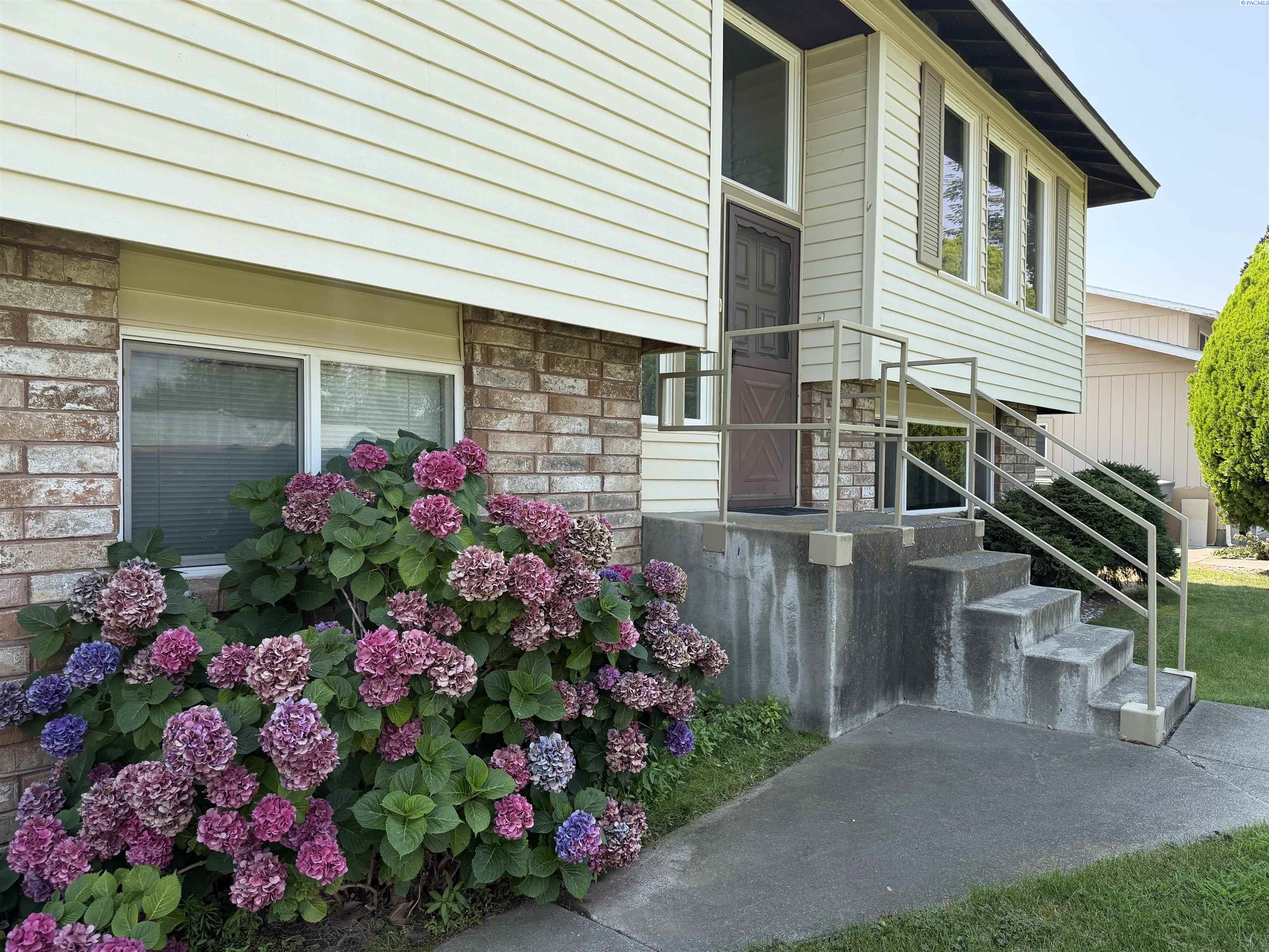 621 Saint St, Richland, WA 99354
